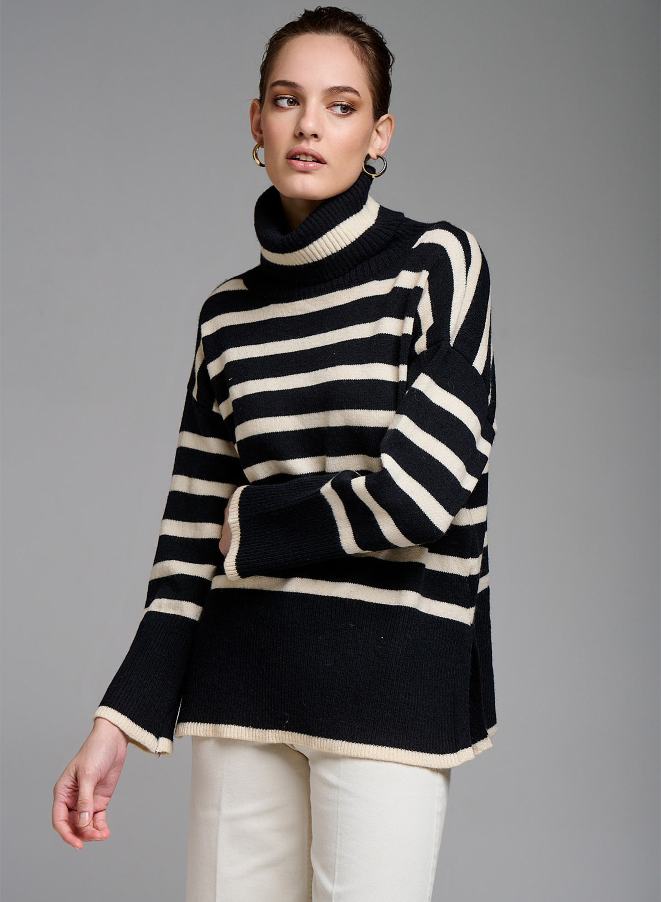 Turtleneck sweater with stripes - 0