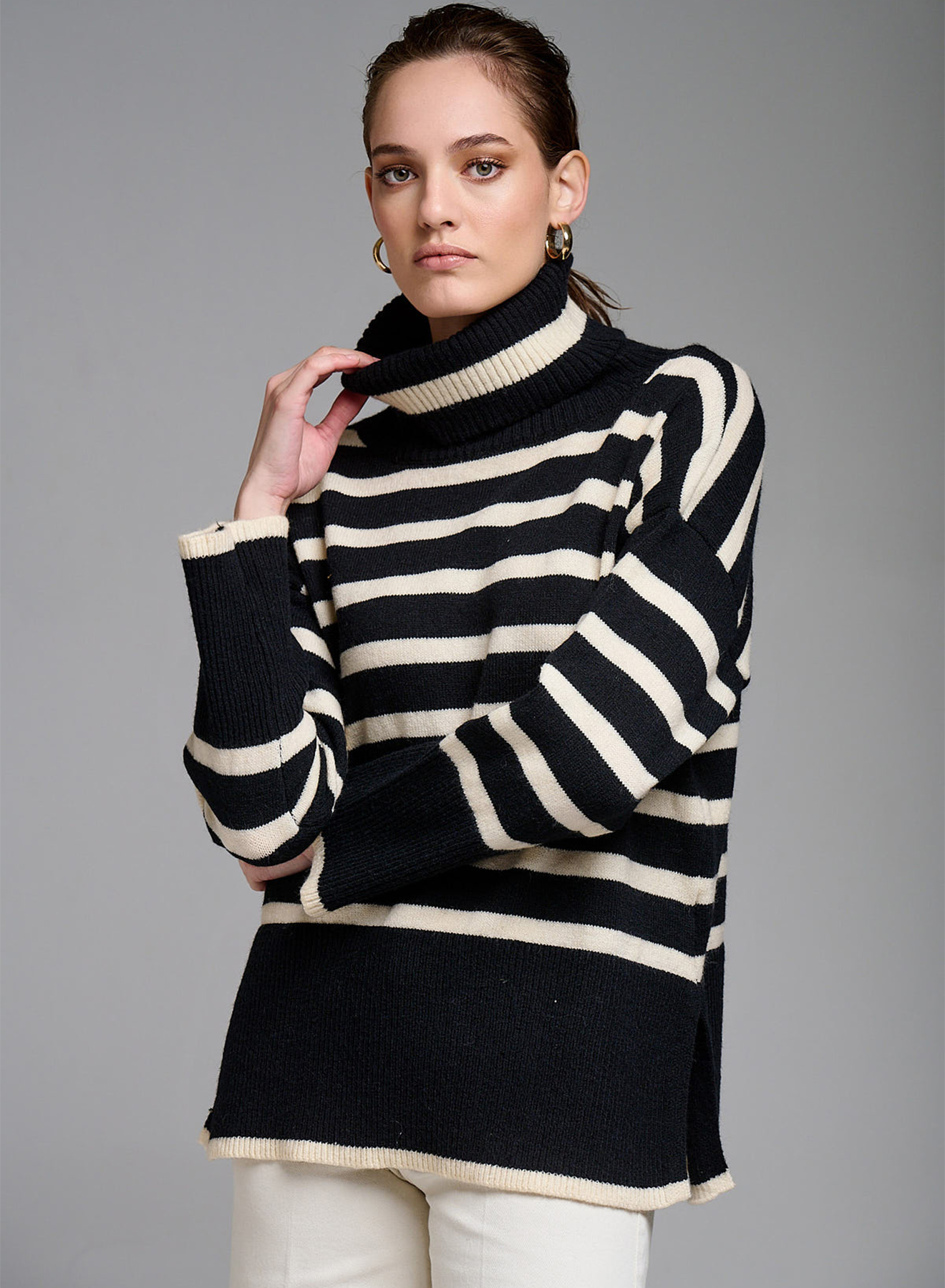 Turtleneck sweater with stripes - 1