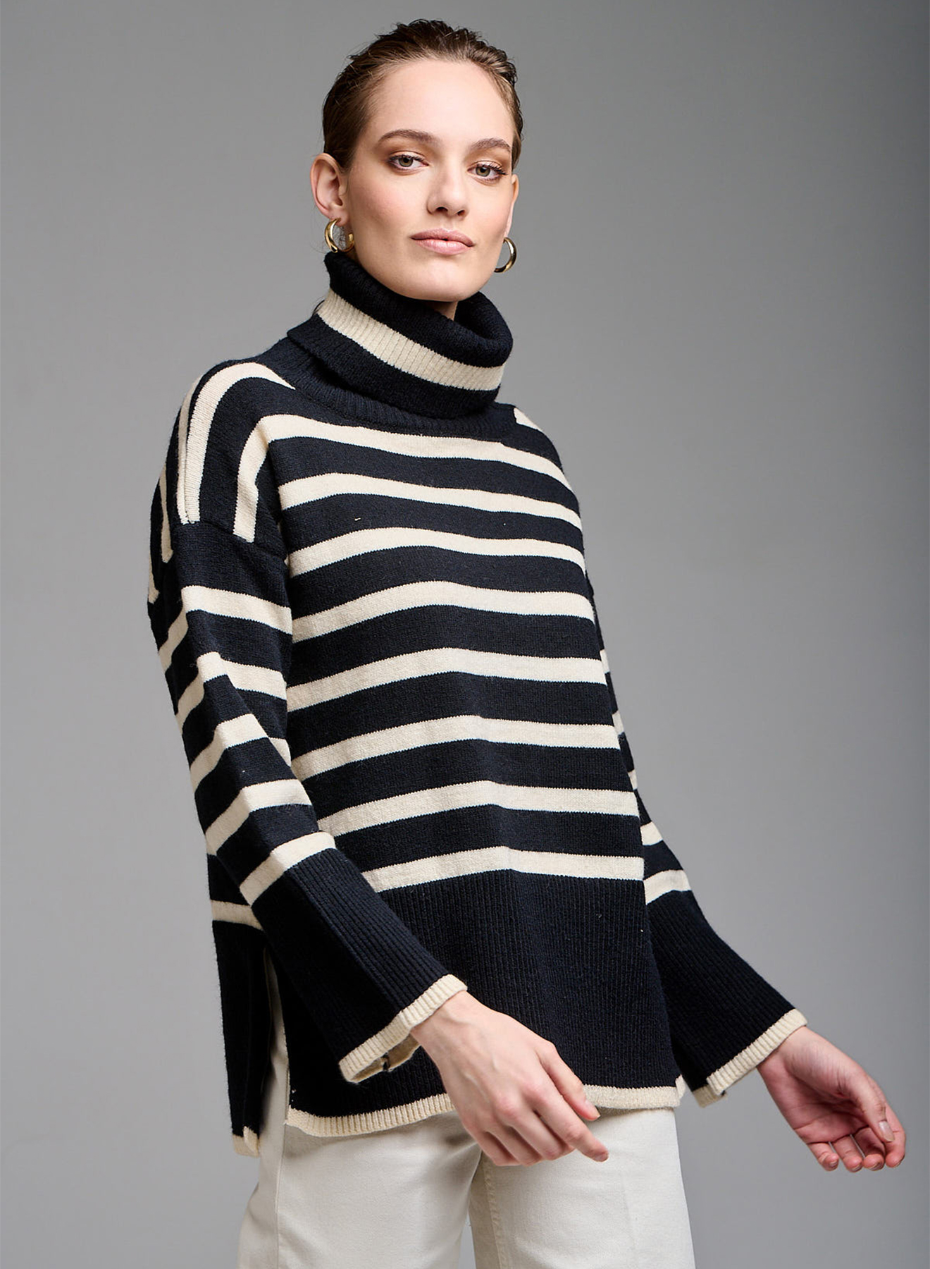 Turtleneck sweater with stripes - 2