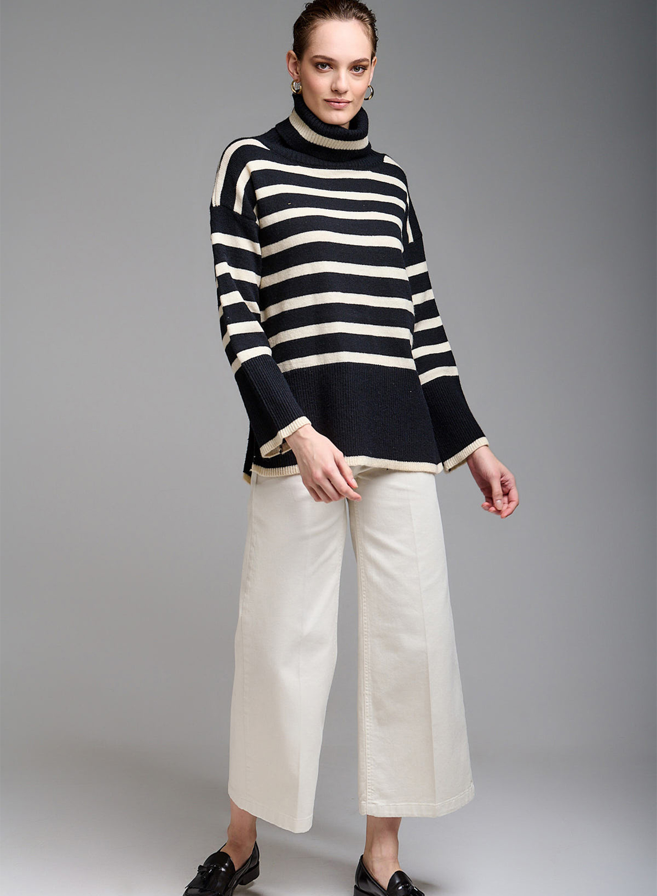 Turtleneck sweater with stripes - 3