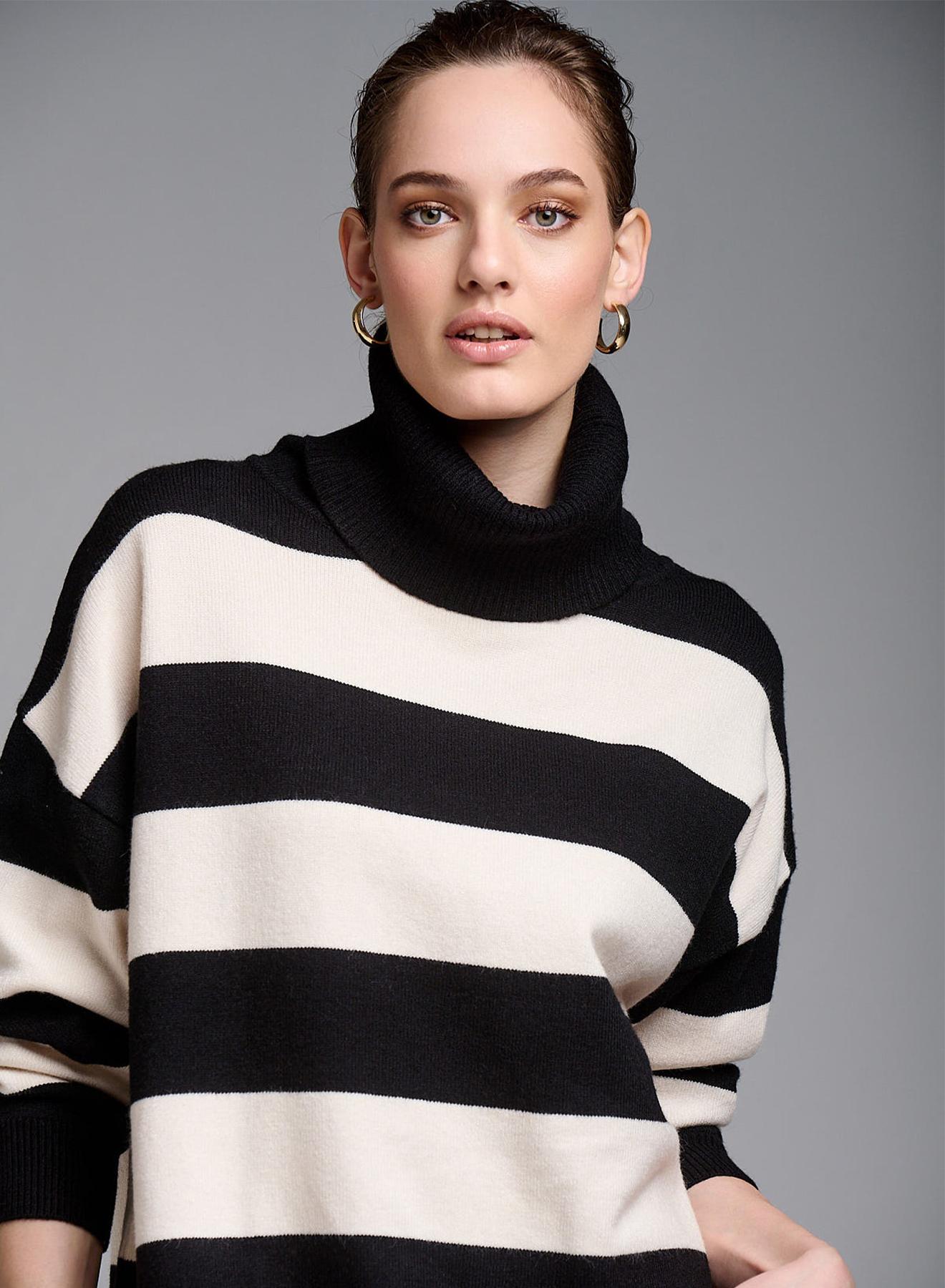 Turtleneck sweater with wide stripes - 1