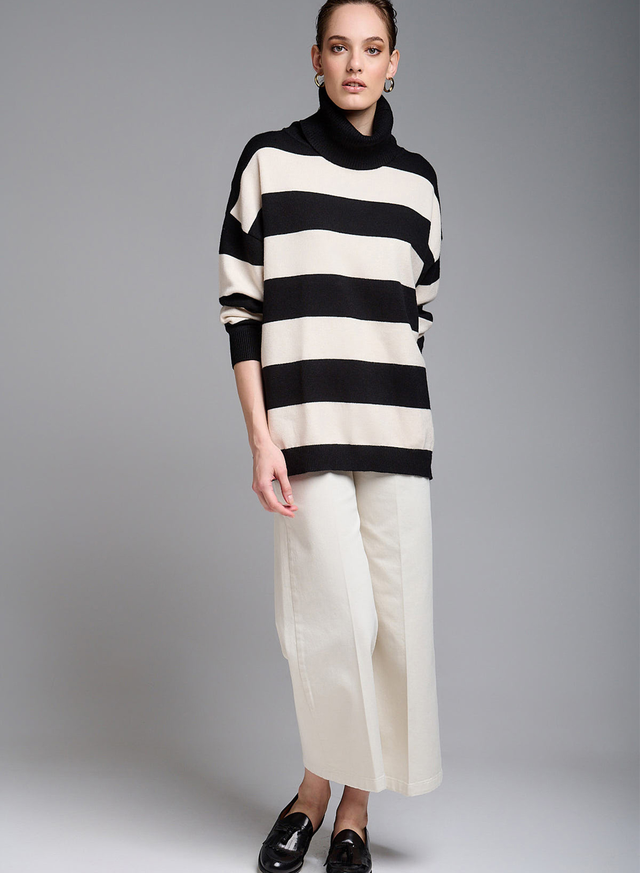 Turtleneck sweater with wide stripes - 1