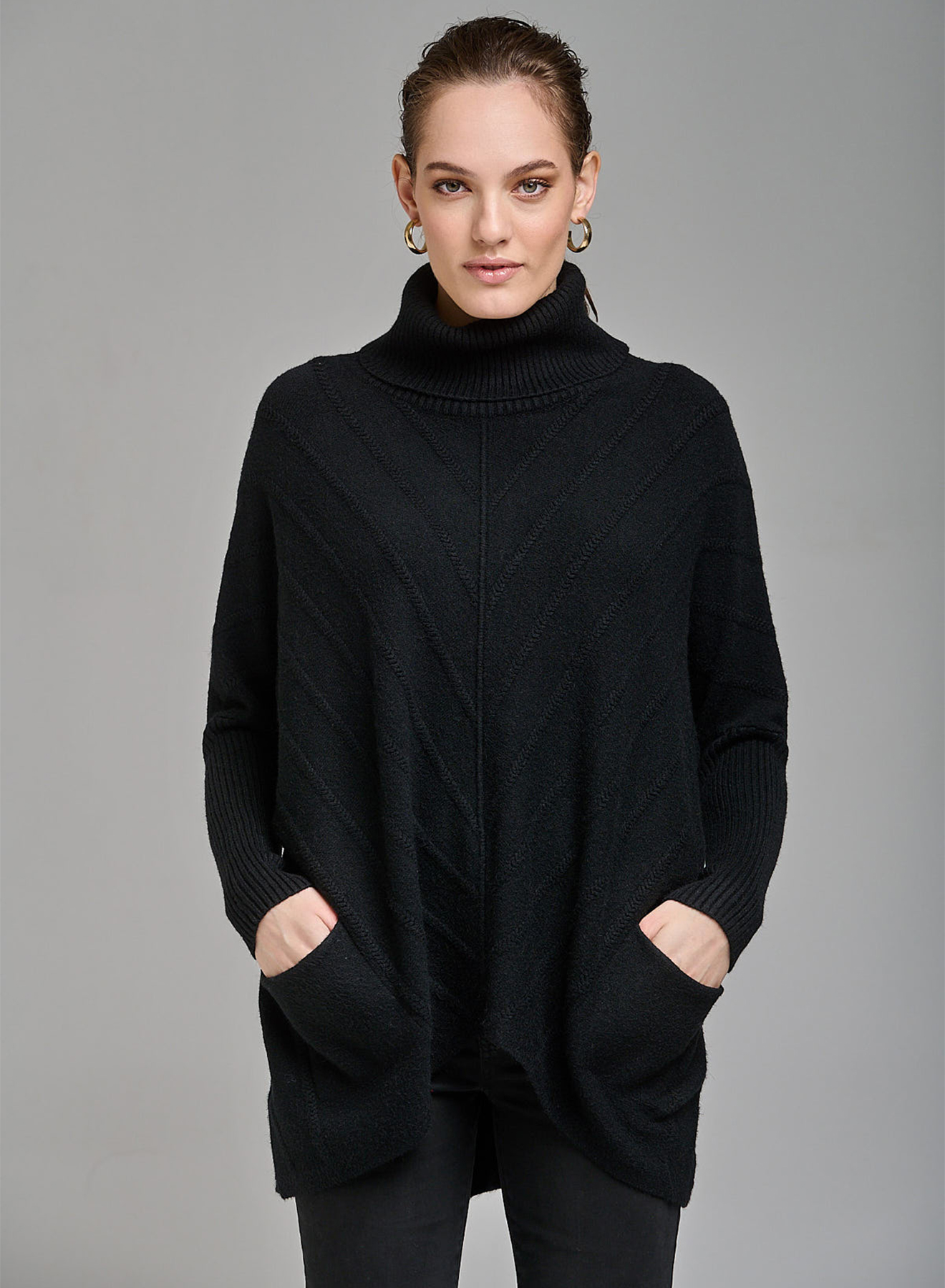 Oversized turtleneck sweater with textured details and pockets - 0