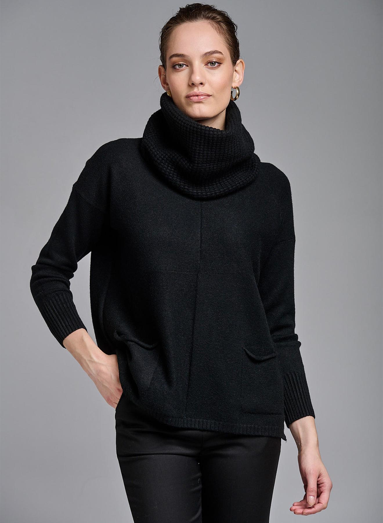 Round neck sweater with separate collar - 4