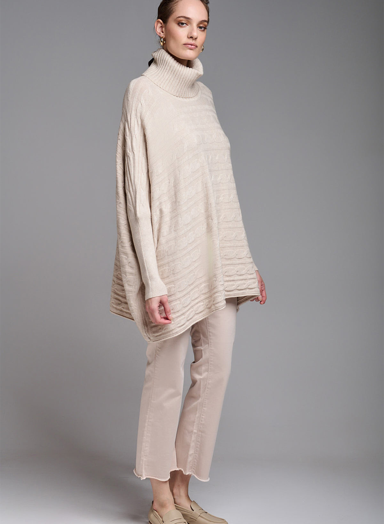 Oversized turtleneck sweater with textured details - 2