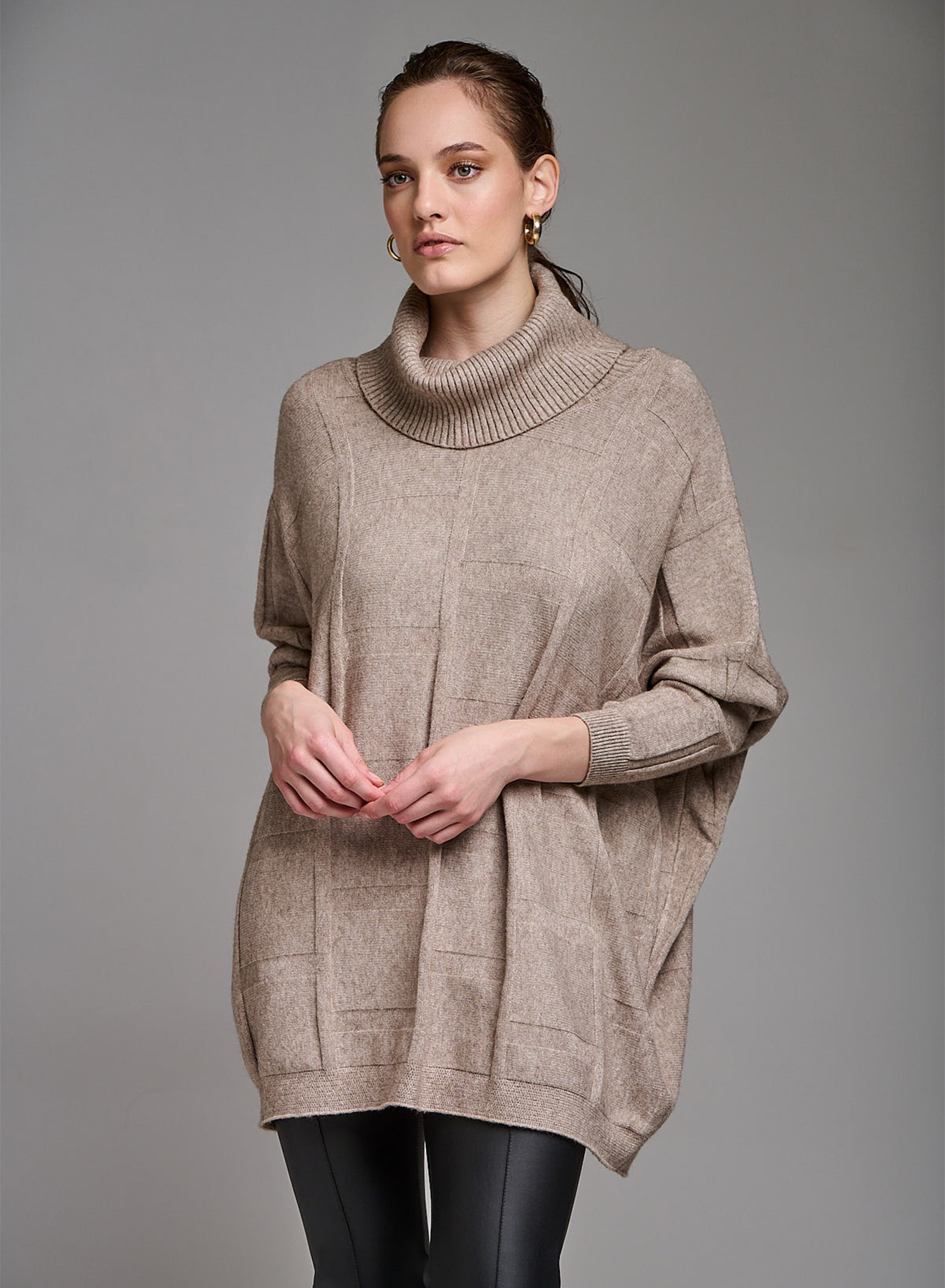 Oversized turtleneck sweater with textured details - 3