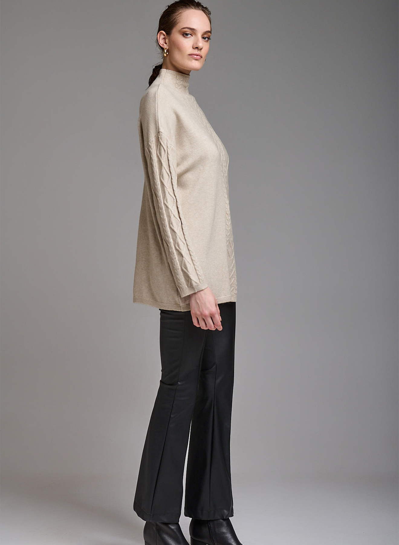 Half-turtleneck sweater with textured details - 3