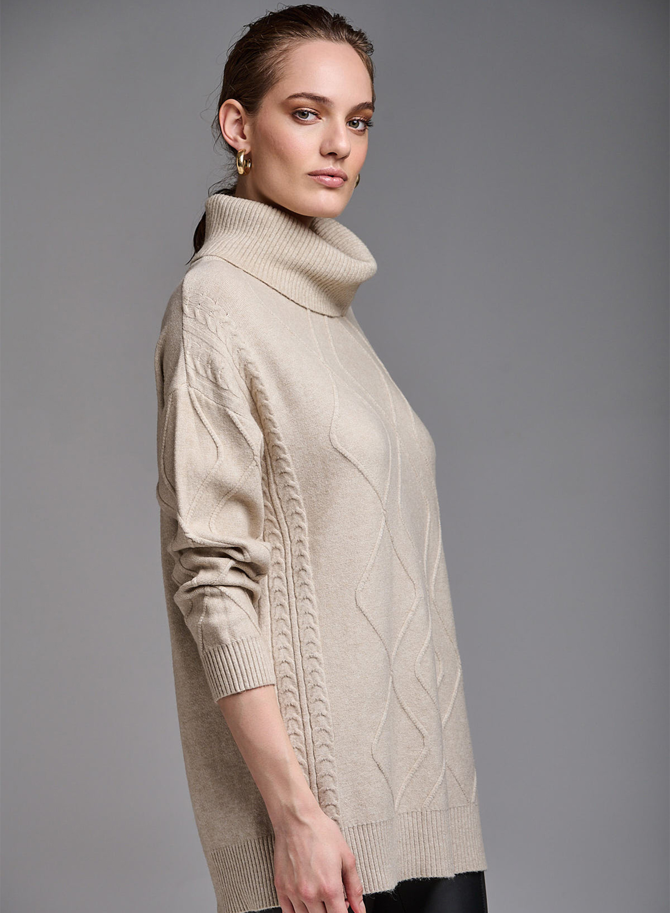 Turtleneck sweater with textured details - 3