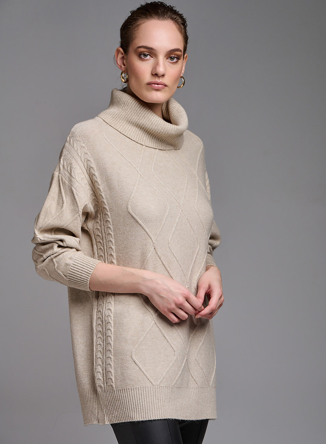 Turtleneck sweater with textured details - 0
