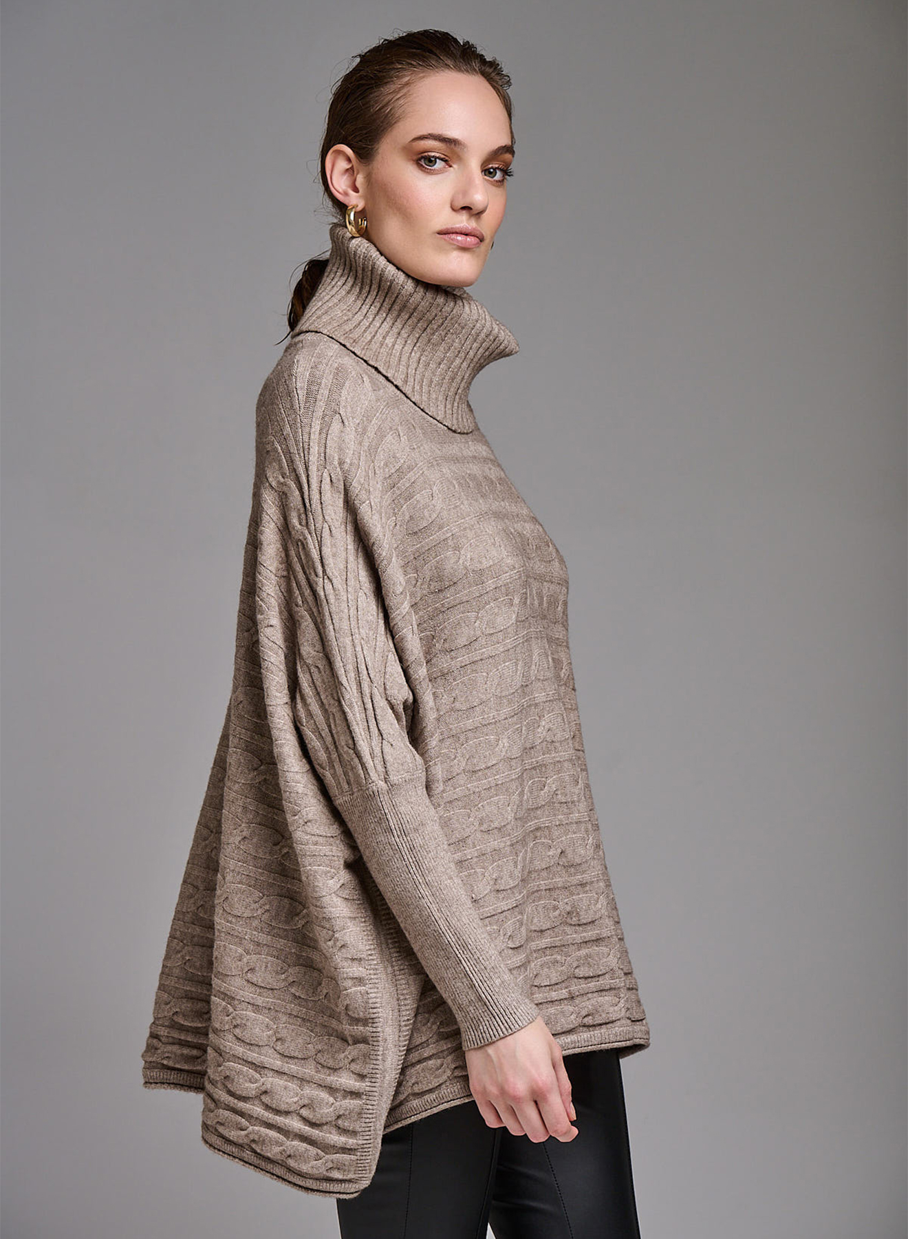 Oversized turtleneck sweater with textured details - 2