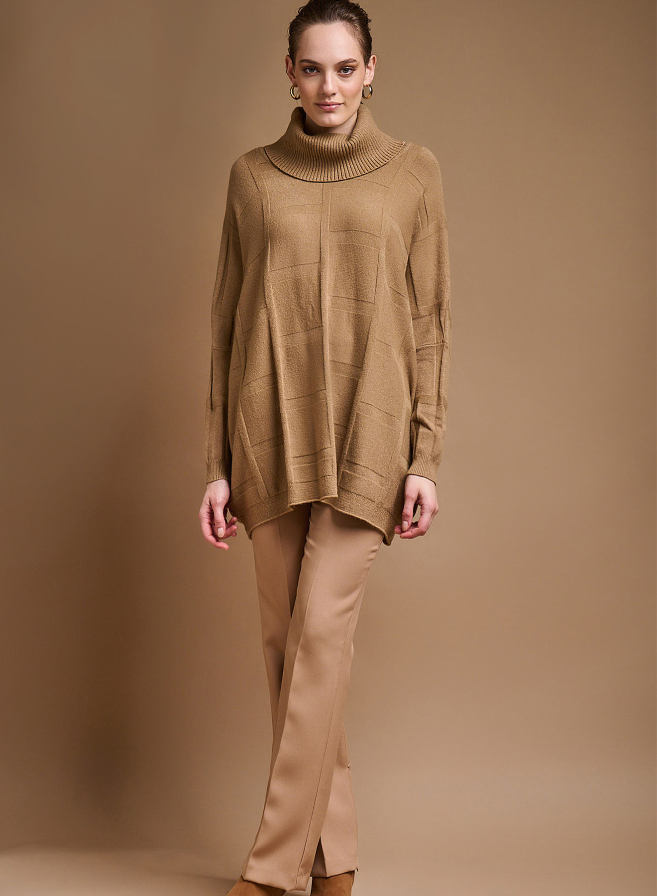 Oversized turtleneck sweater with textured details - 2