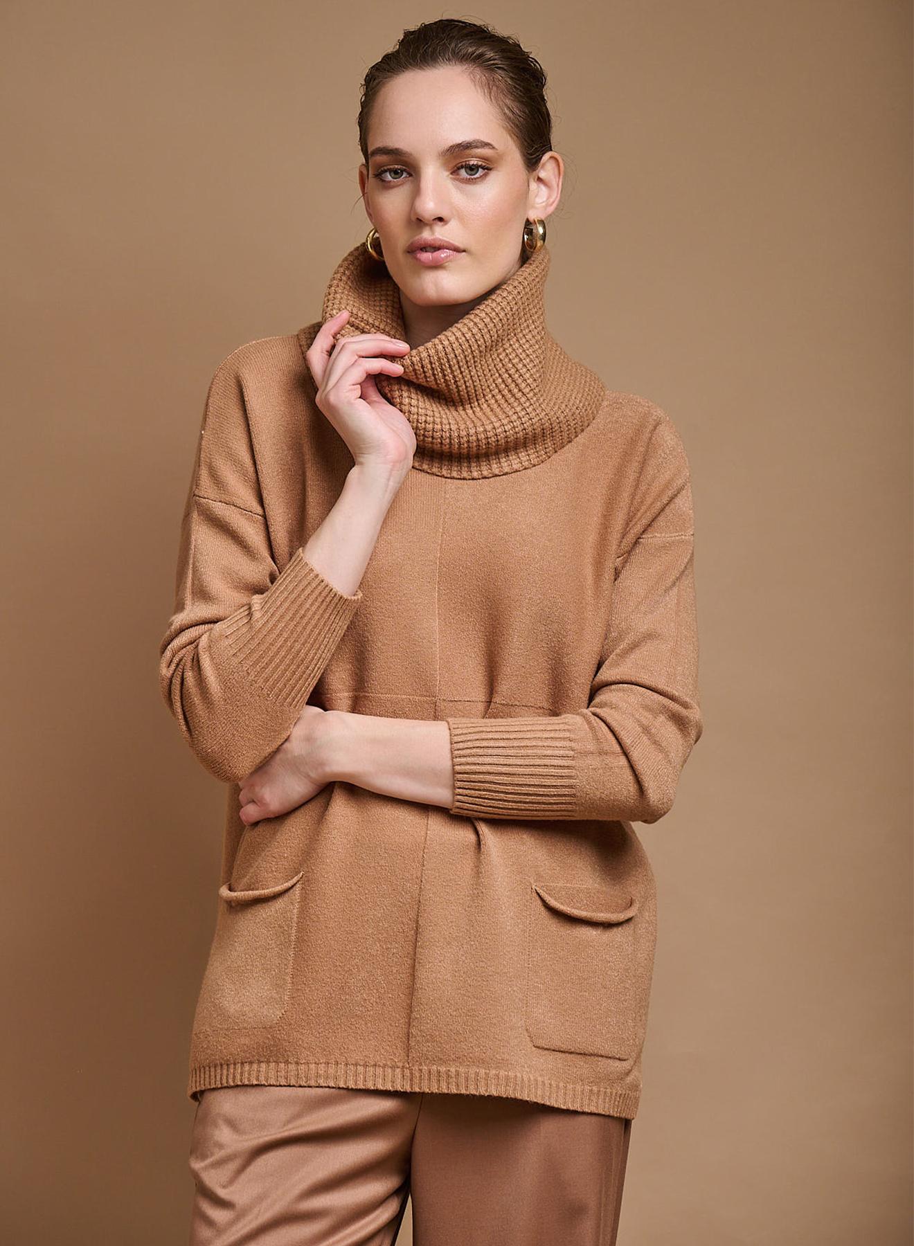 Round neck sweater with separate collar - 3