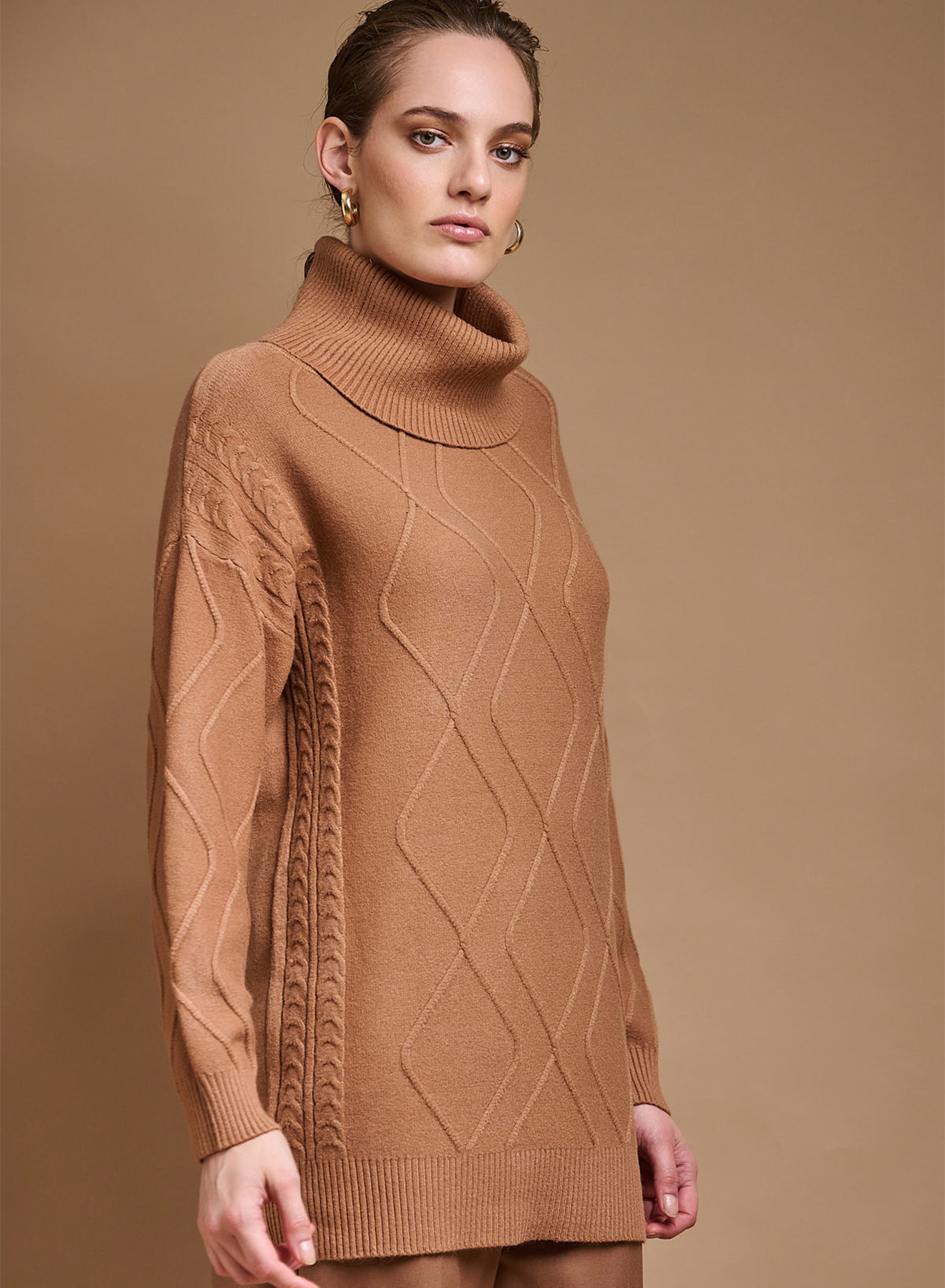 Turtleneck sweater with textured details - 0