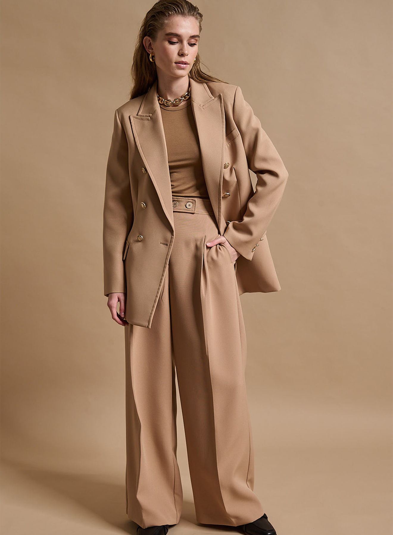 Double-Breasted Blazer with gold buttons - 2