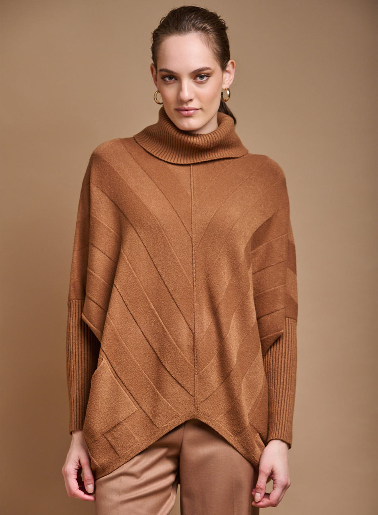 Oversized turtleneck sweater with textured details and pockets - 0