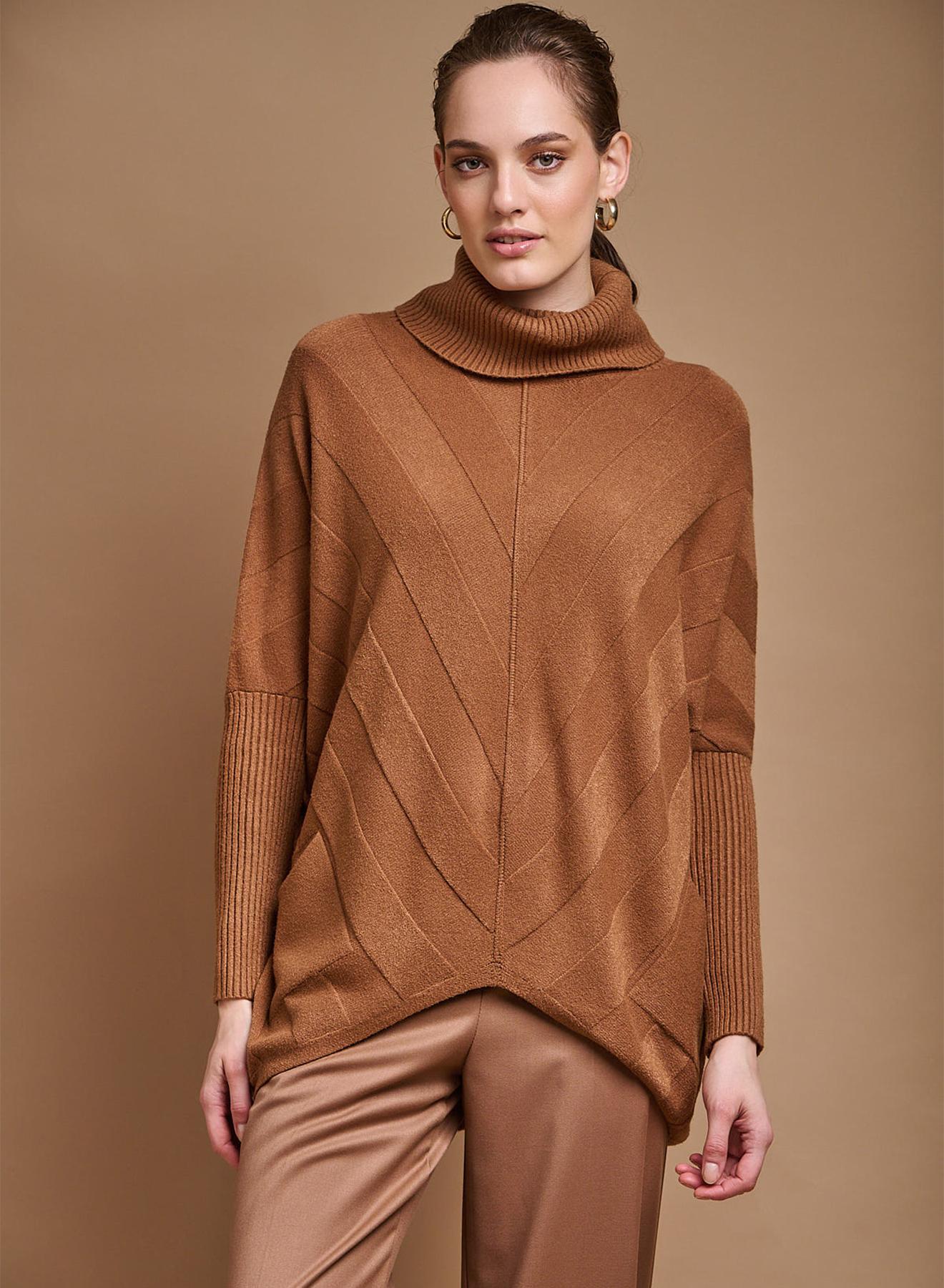 Oversized turtleneck sweater with textured details and pockets - 2
