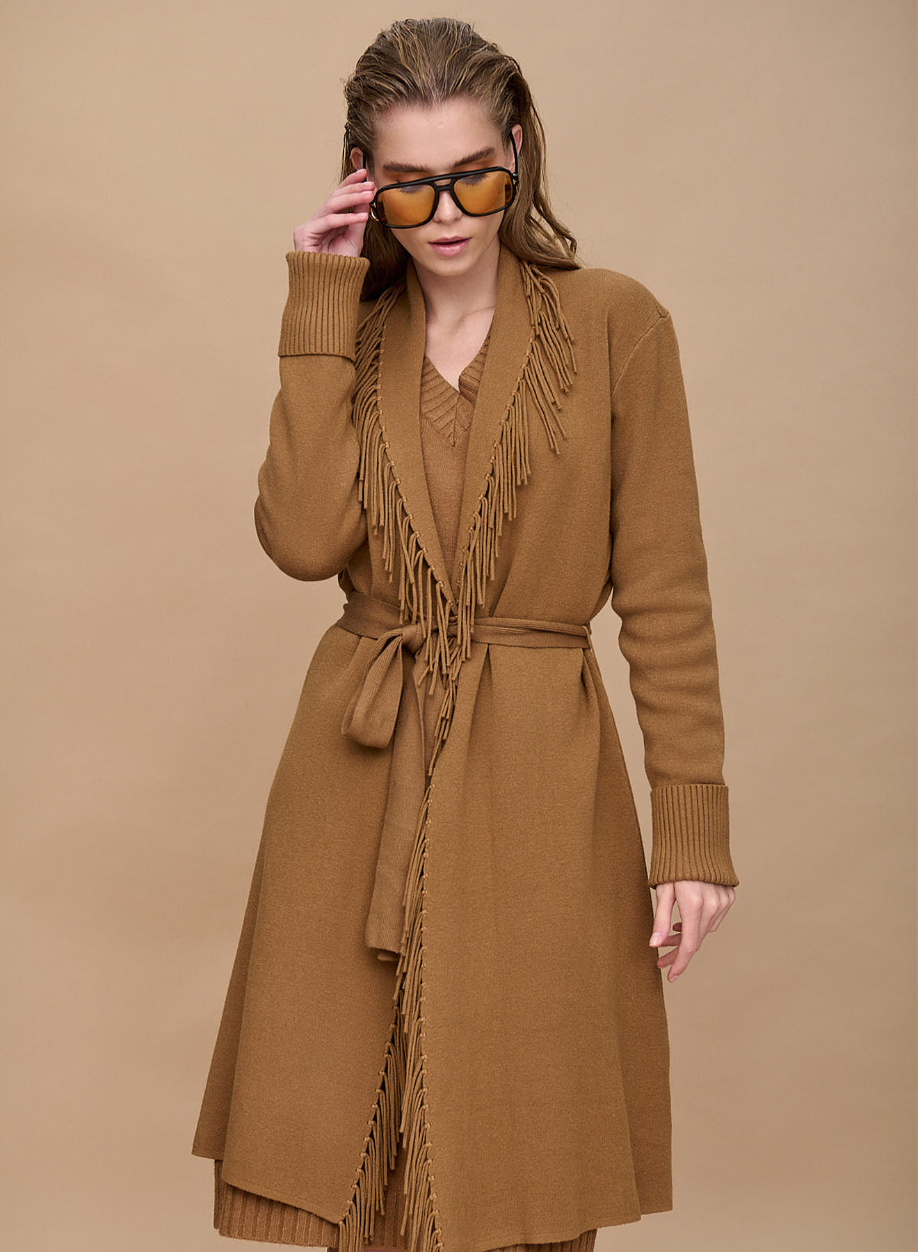  Knitted midi cardigan with belt and fringe - 2