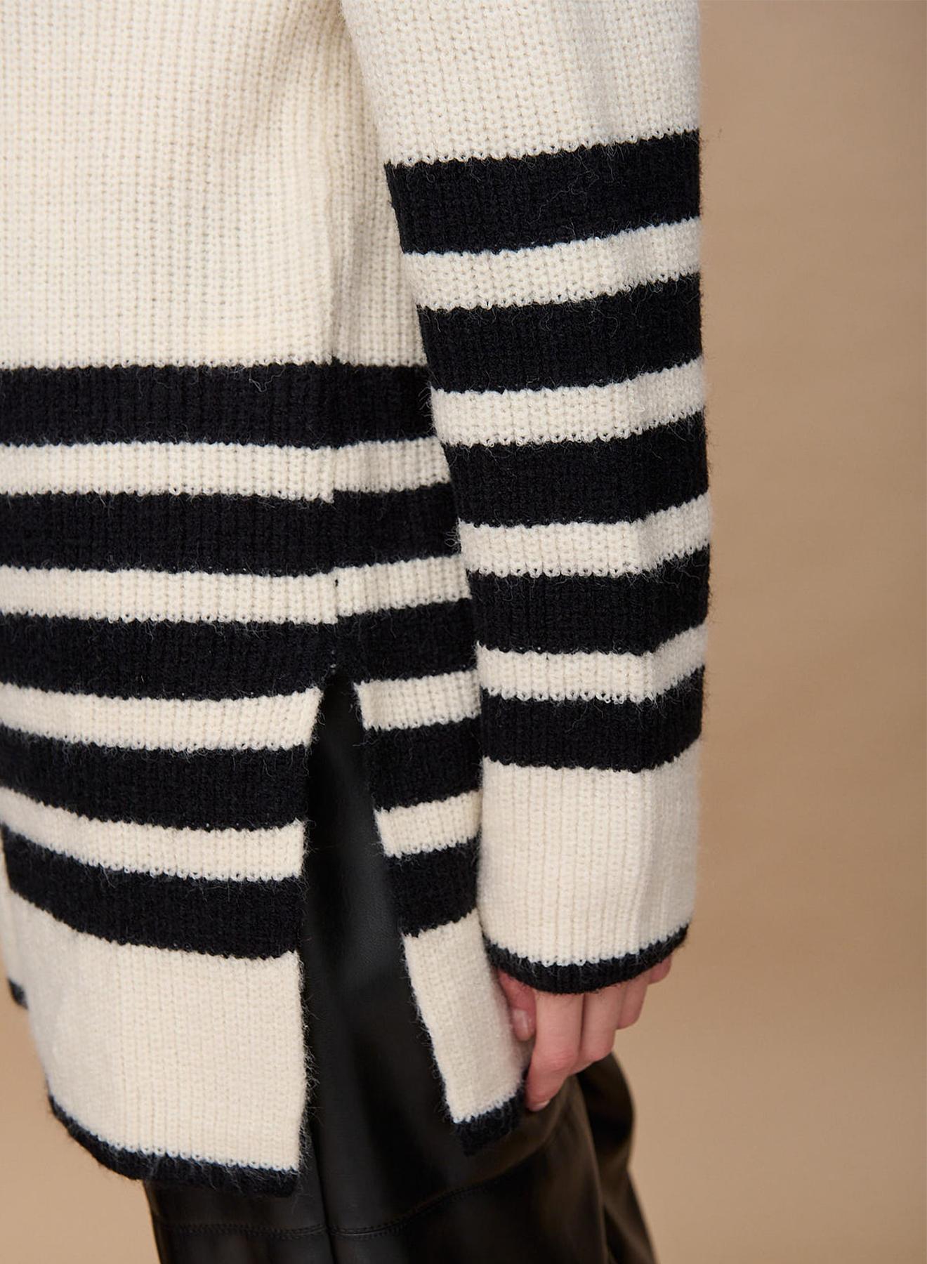 Turtlenet sweater with stripes - 2
