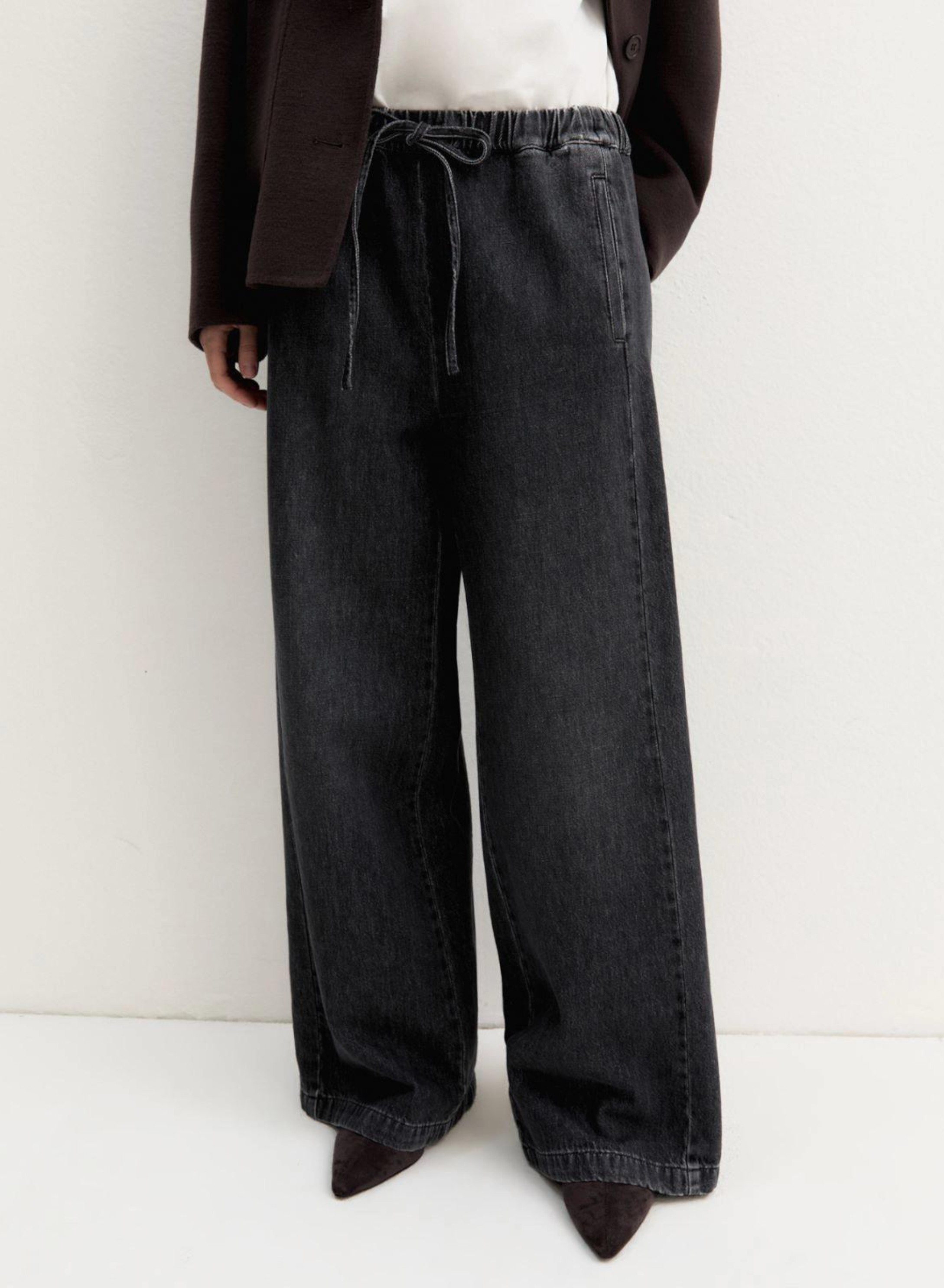 Μαύρο wide leg Παντελόνι joggers Jean με λάστιχο και κορδόνι στη μέση Emme Marella - 5