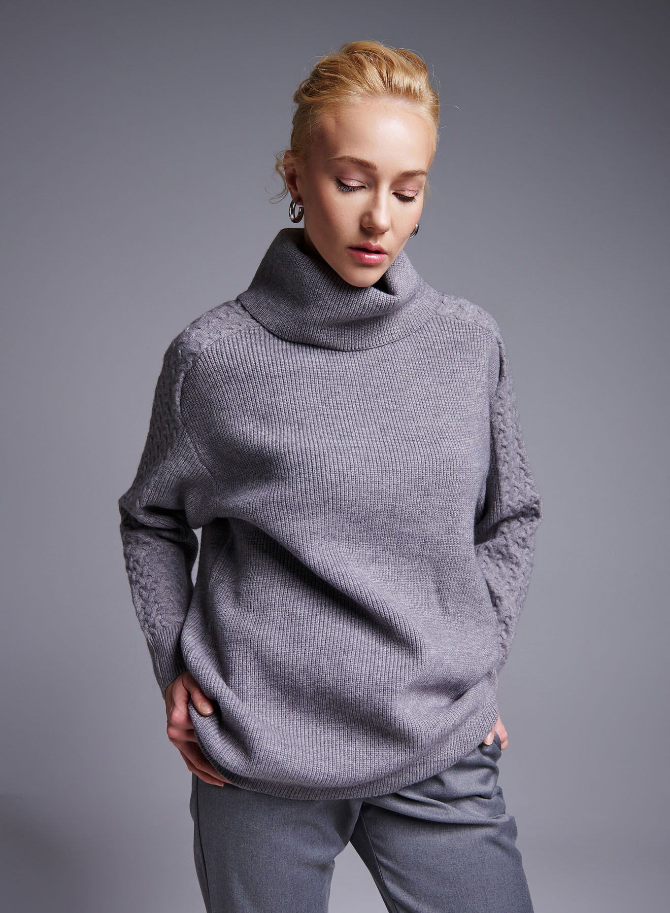 Grey long turtleneck Sweater with textured details on the sleeves Deep Pink - 3