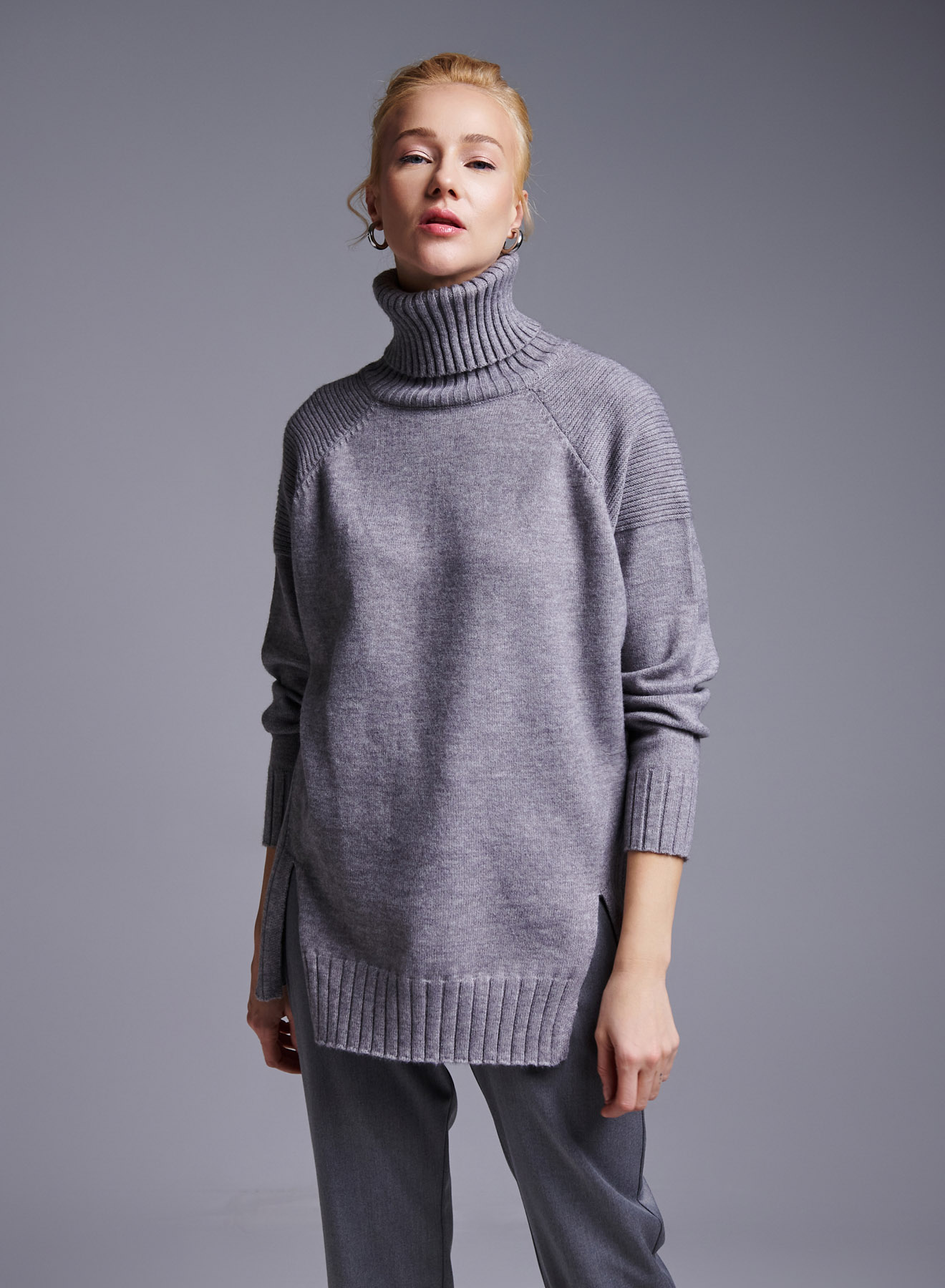 Grey long turtleneck Sweater with textured details and side slits Deep Pink - 0