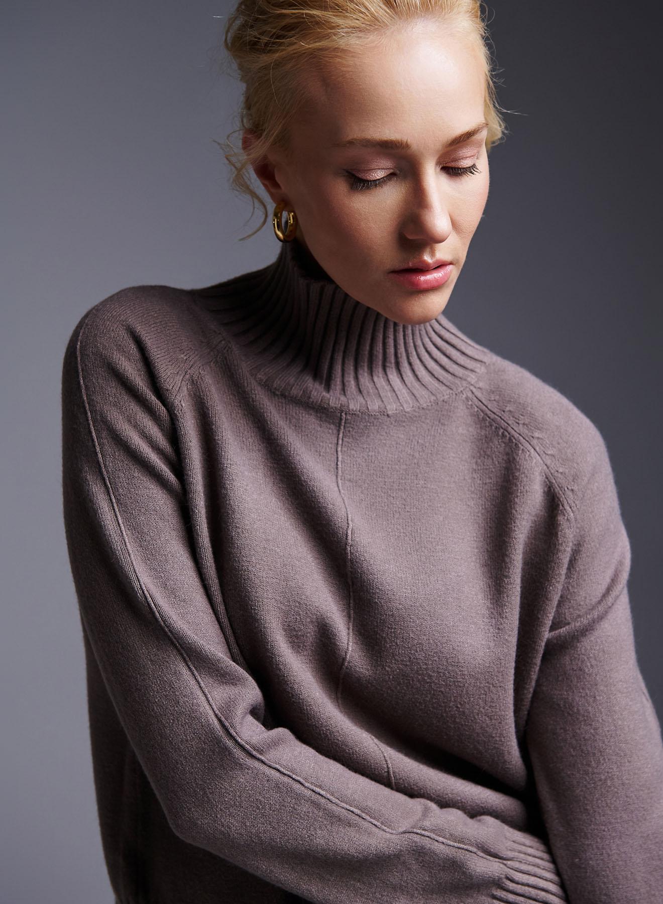 Taupe turtleneck Sweater Luxe - 4