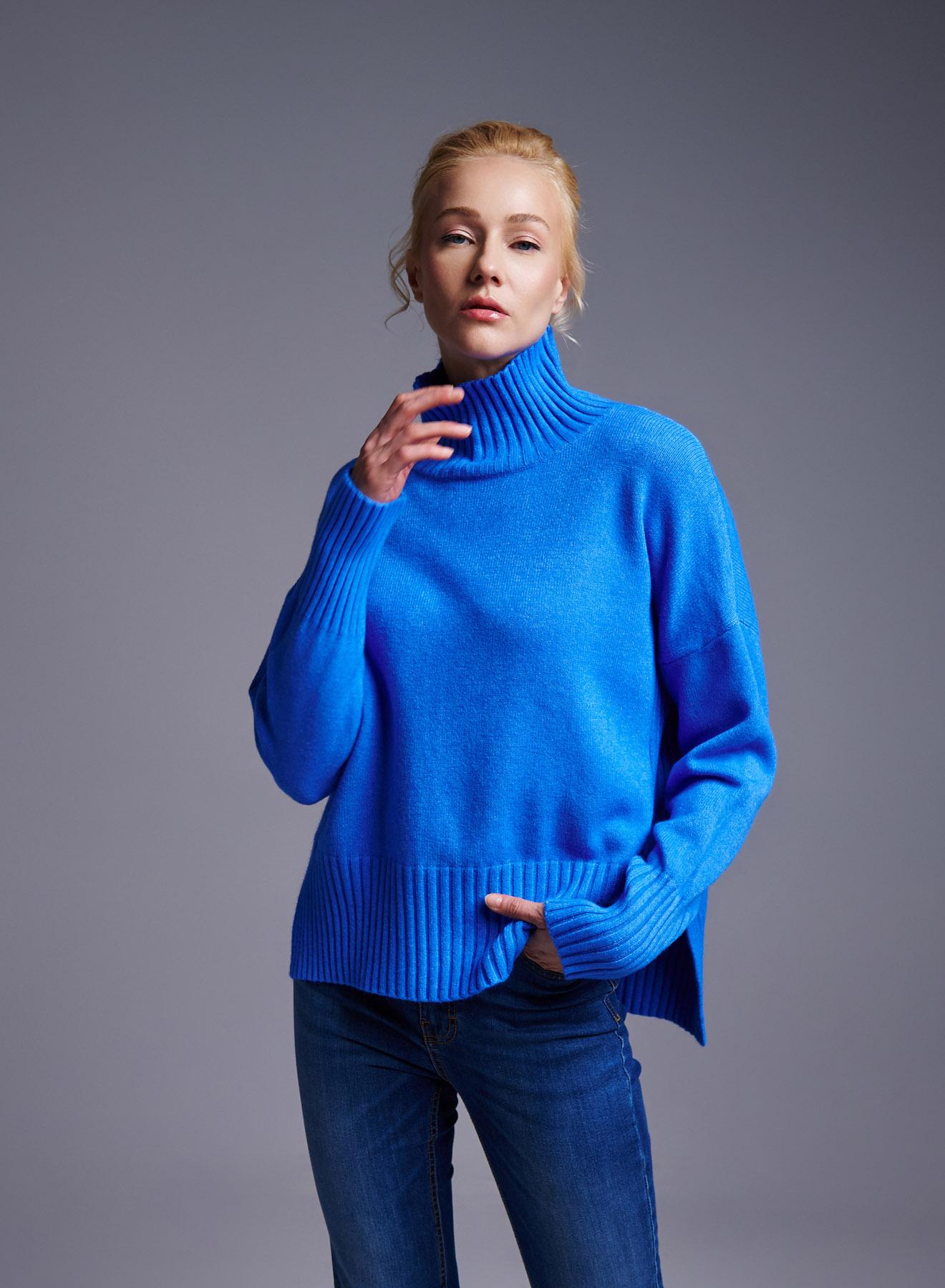 Blue royal turtleneck Sweater with side slits Luxe - 3