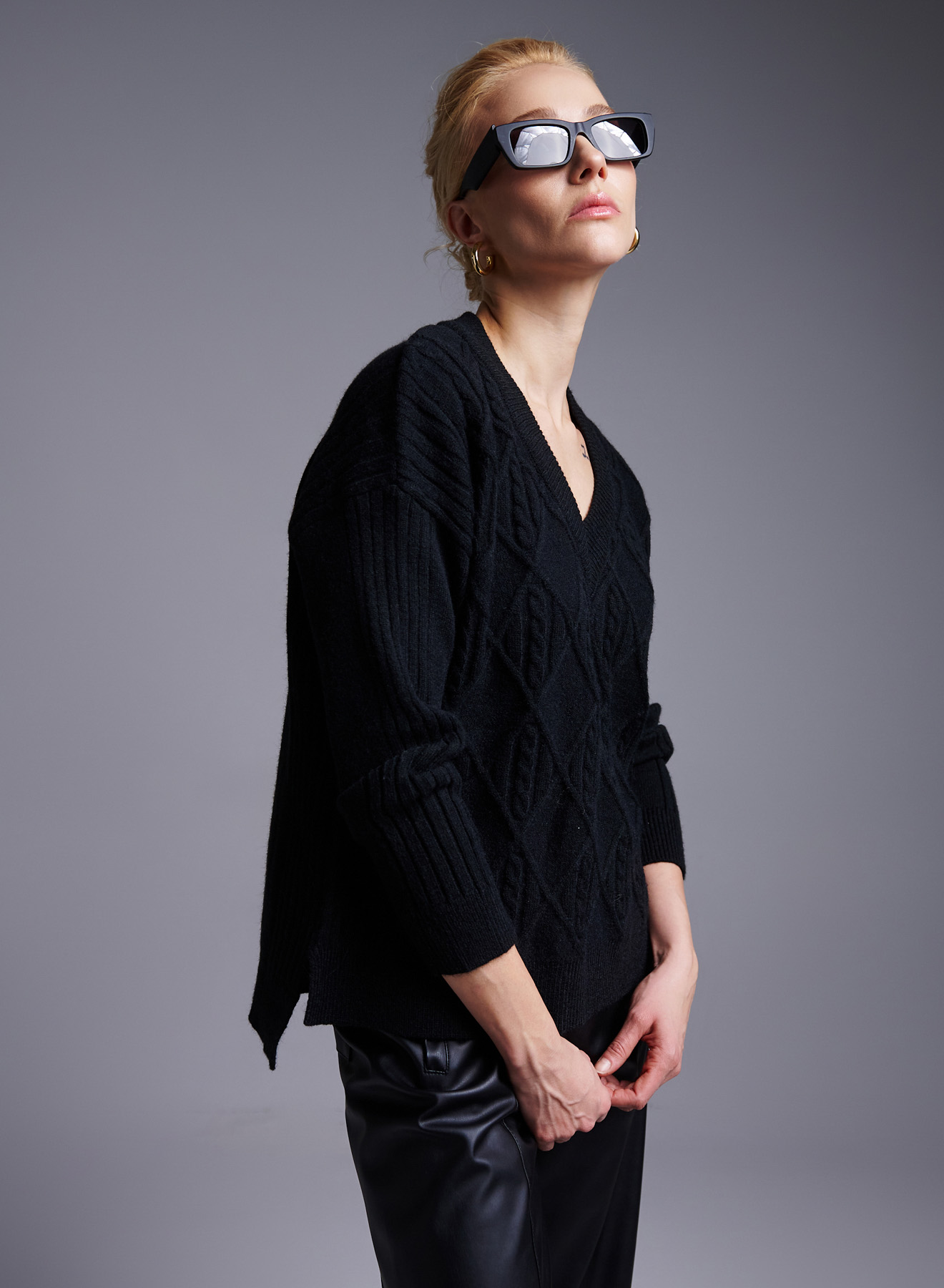 Black Sweater with V neckline, textured details and side slits Deep Pink - 1