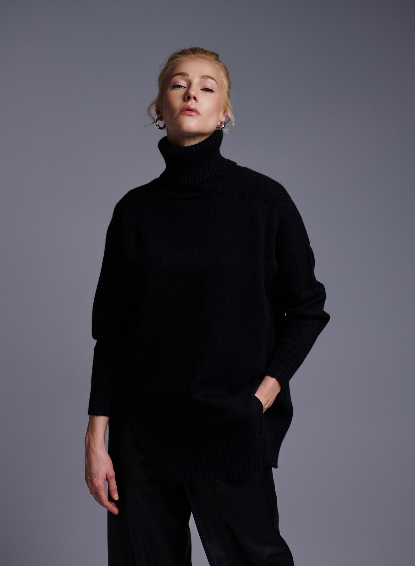 Black long turtleneck Sweater with textured details and side slits Deep Pink - 1