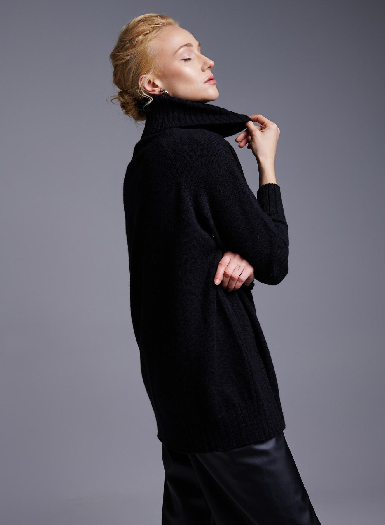 Black long turtleneck Sweater with textured details and side slits Deep Pink - 4