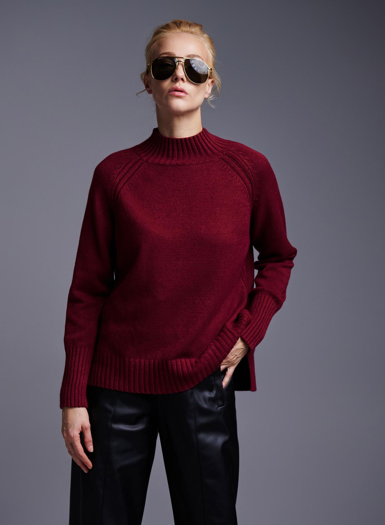 Bordeaux half-turtleneck Sweater with side slits Lablume - 3