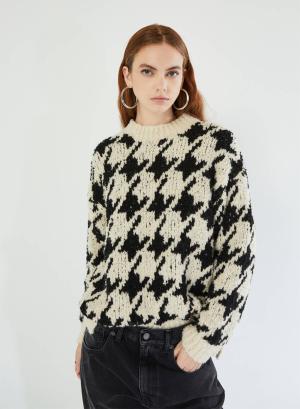 Πλεκτό πουλόβερ με σχέδια - 10622