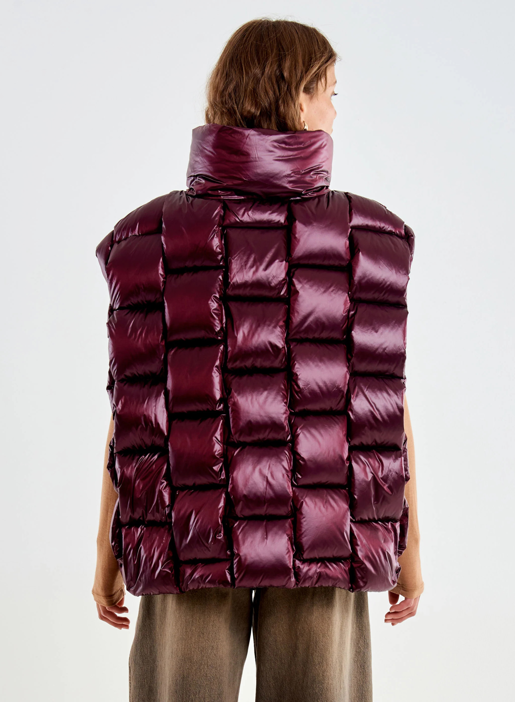Bordeaux oversized sleeveless down Jacket with a basketweave quilted pattern Vicolo - 2