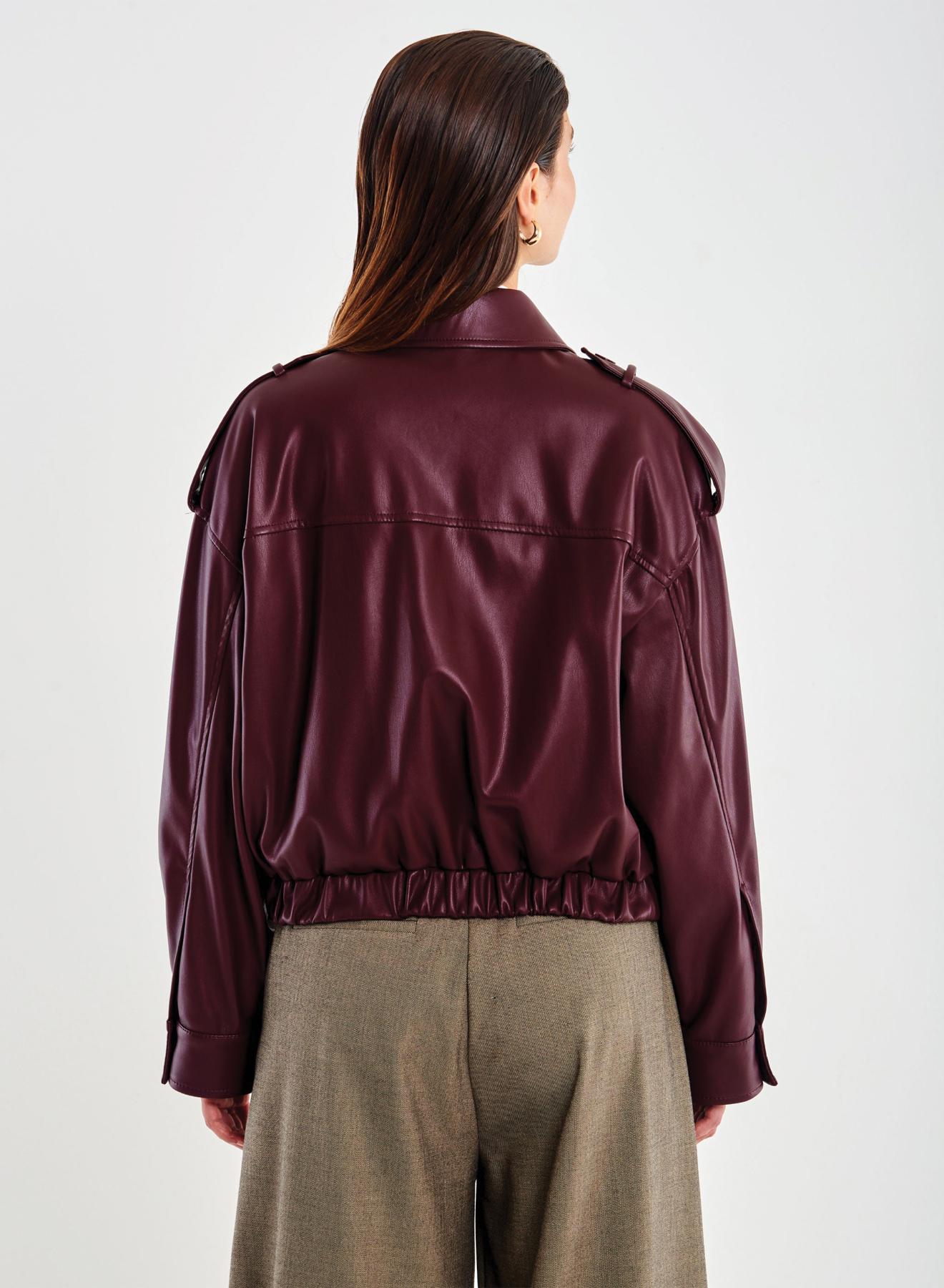 Μπορντώ Μπουφάν bomber από οικολογικό δέρμα με γιακά,  με μεγάλες τσέπες και με λάστιχο στη μέση Vicolo - 3