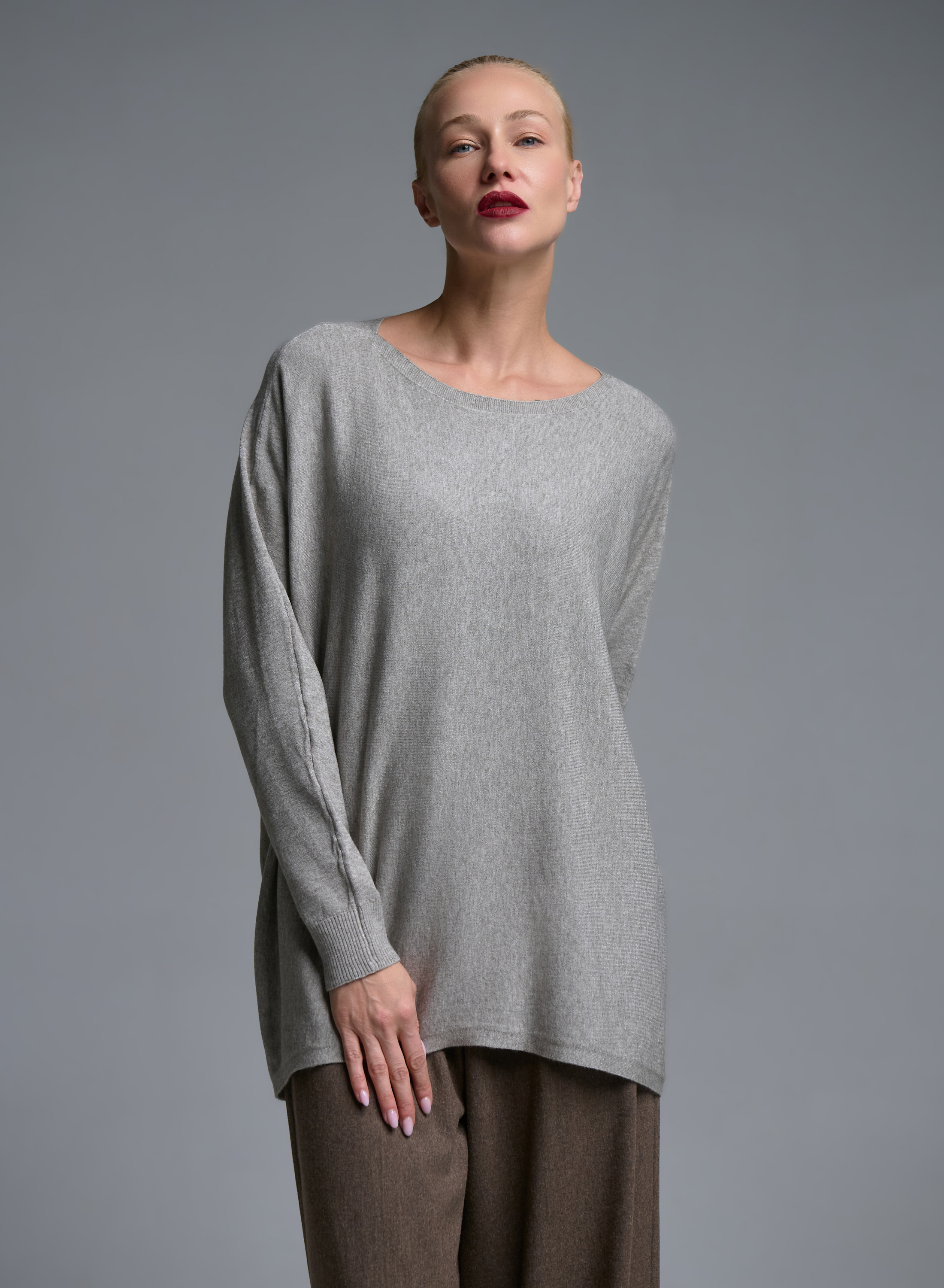 Taupe oversized πλεκτή Μπλούζα με διακοσμητικά κουμπιά στη πλάτη Beauty Women - 1