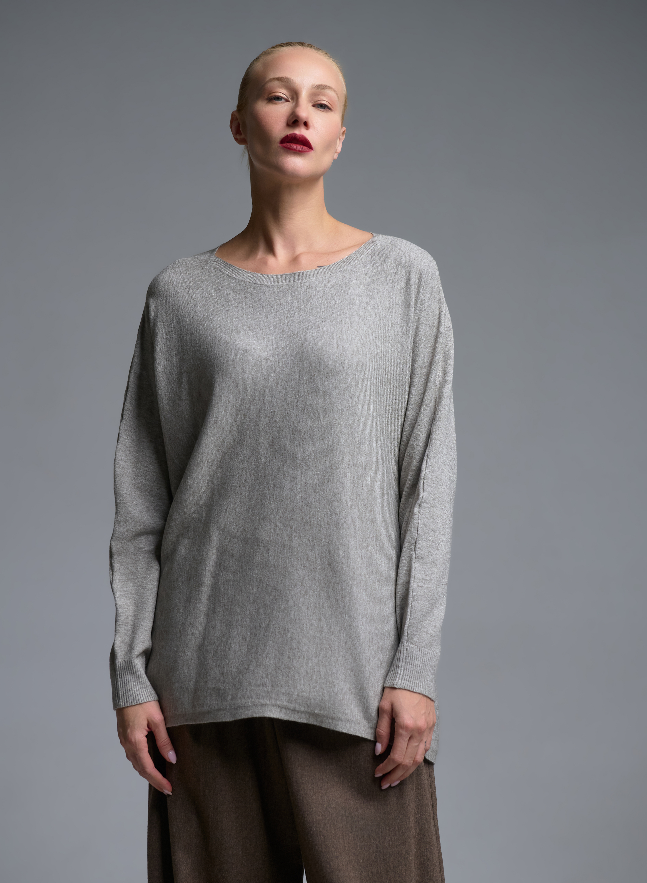Taupe oversized πλεκτή Μπλούζα με διακοσμητικά κουμπιά στη πλάτη Beauty Women - 2