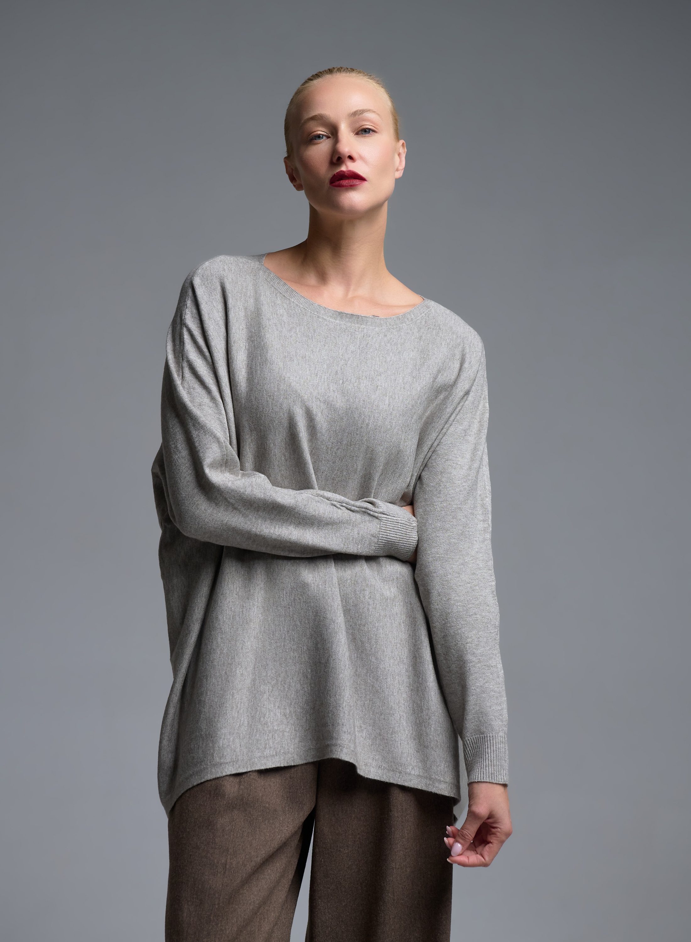 Taupe oversized πλεκτή Μπλούζα με διακοσμητικά κουμπιά στη πλάτη Beauty Women - 0