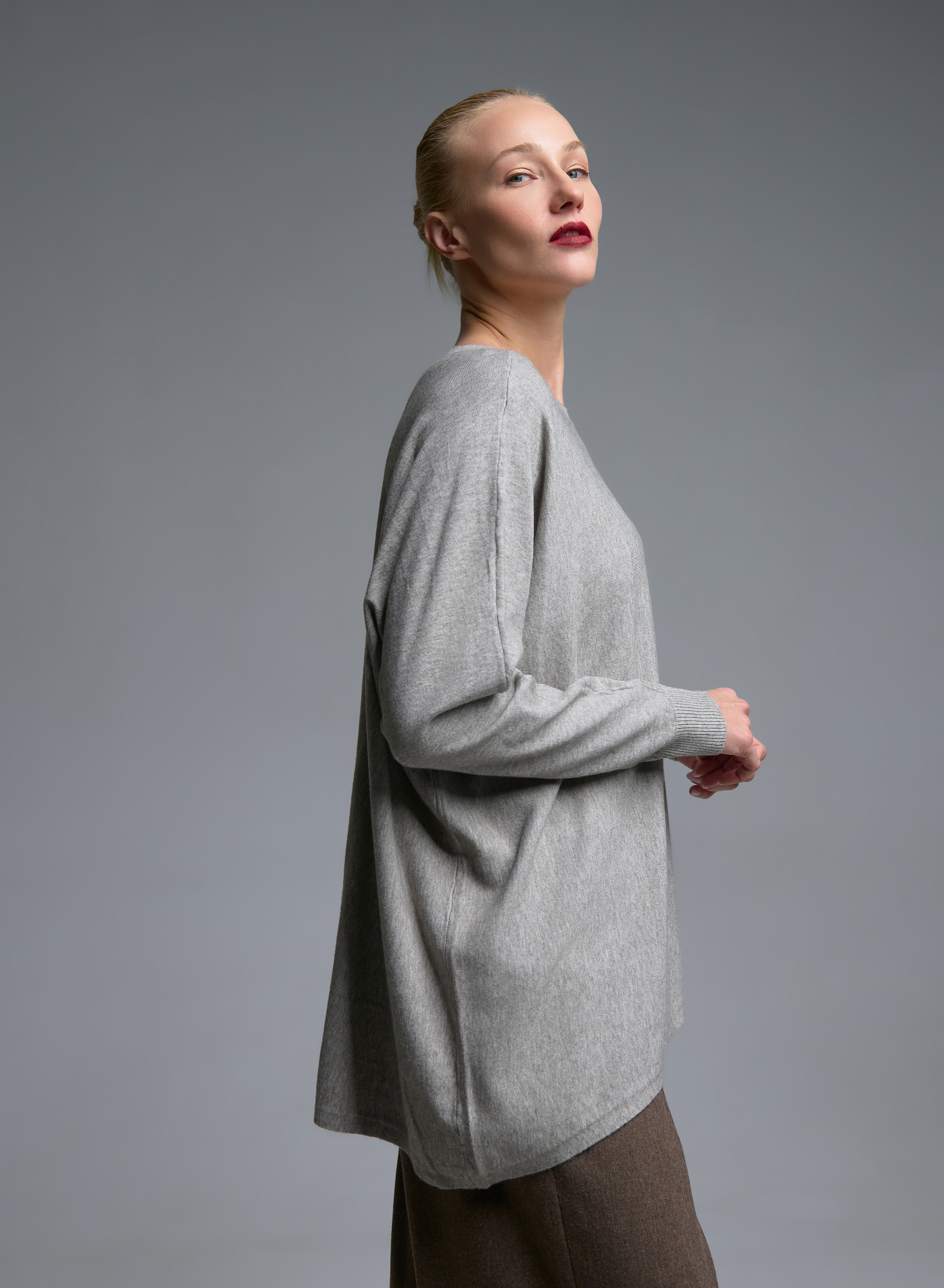 Taupe oversized πλεκτή Μπλούζα με διακοσμητικά κουμπιά στη πλάτη Beauty Women - 3