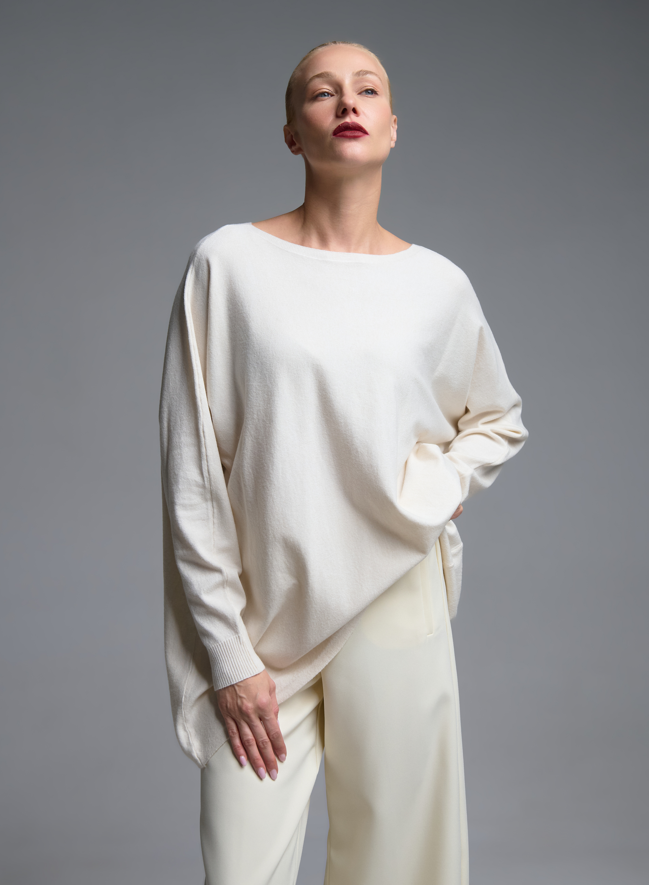 Εκρού oversized πλεκτή Μπλούζα με διακοσμητικά κουμπιά στη πλάτη Beauty Women - 0