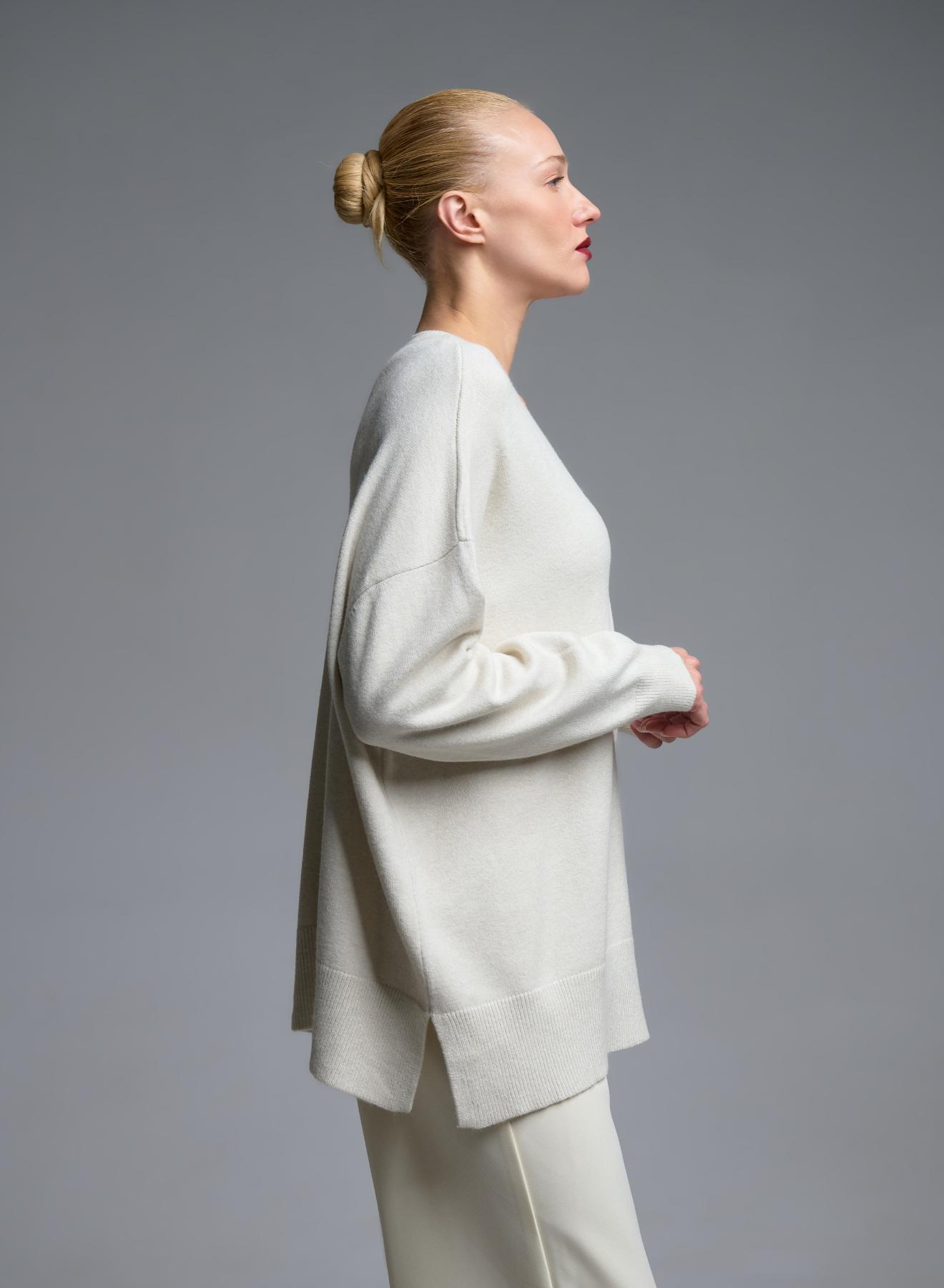 Εκρού oversized Πουλόβερ με V λαιμόκοψη Valentina Milano - 3