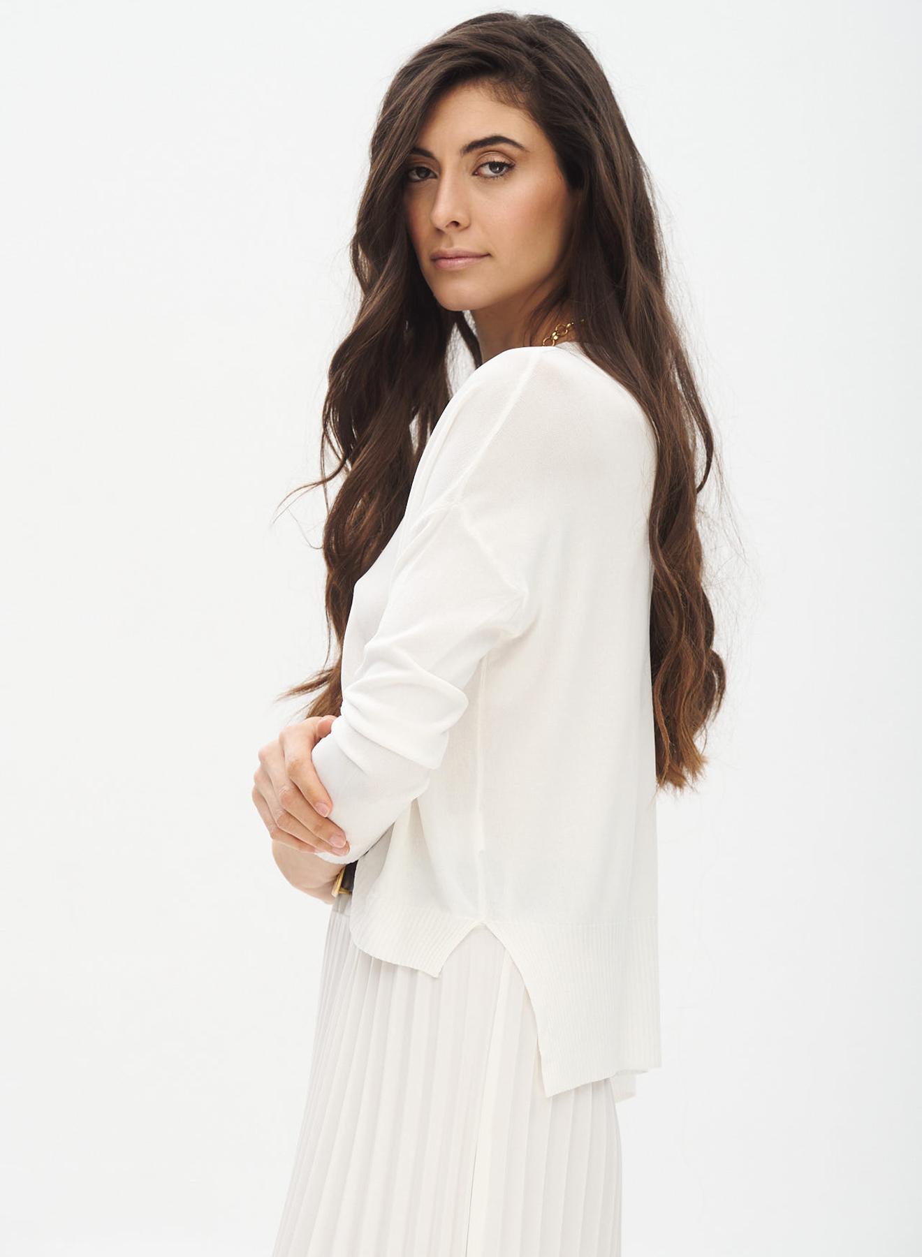 Asymmetric knitted blouse with side slits - 4