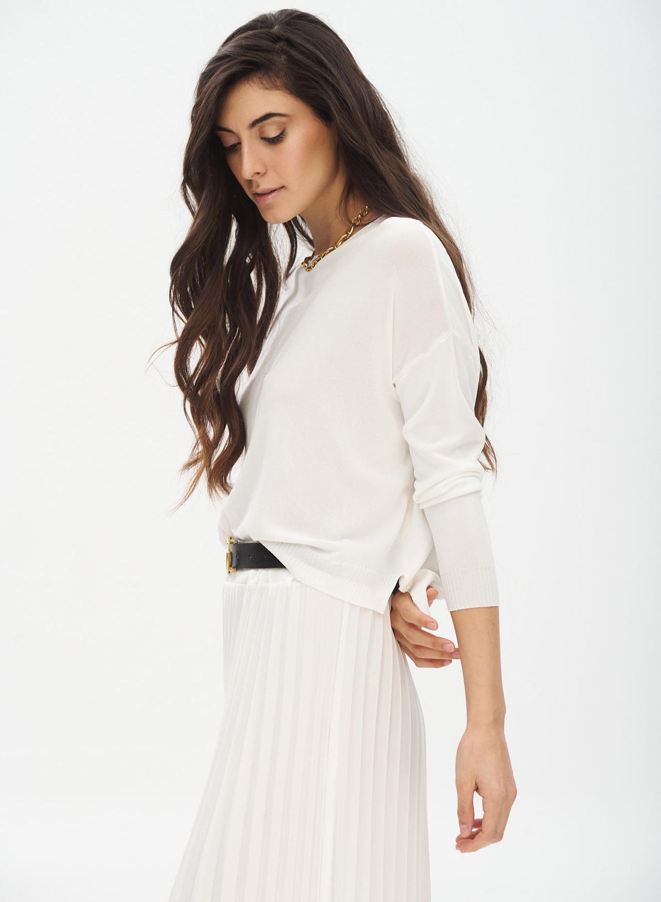 Asymmetric knitted blouse with side slits - 3