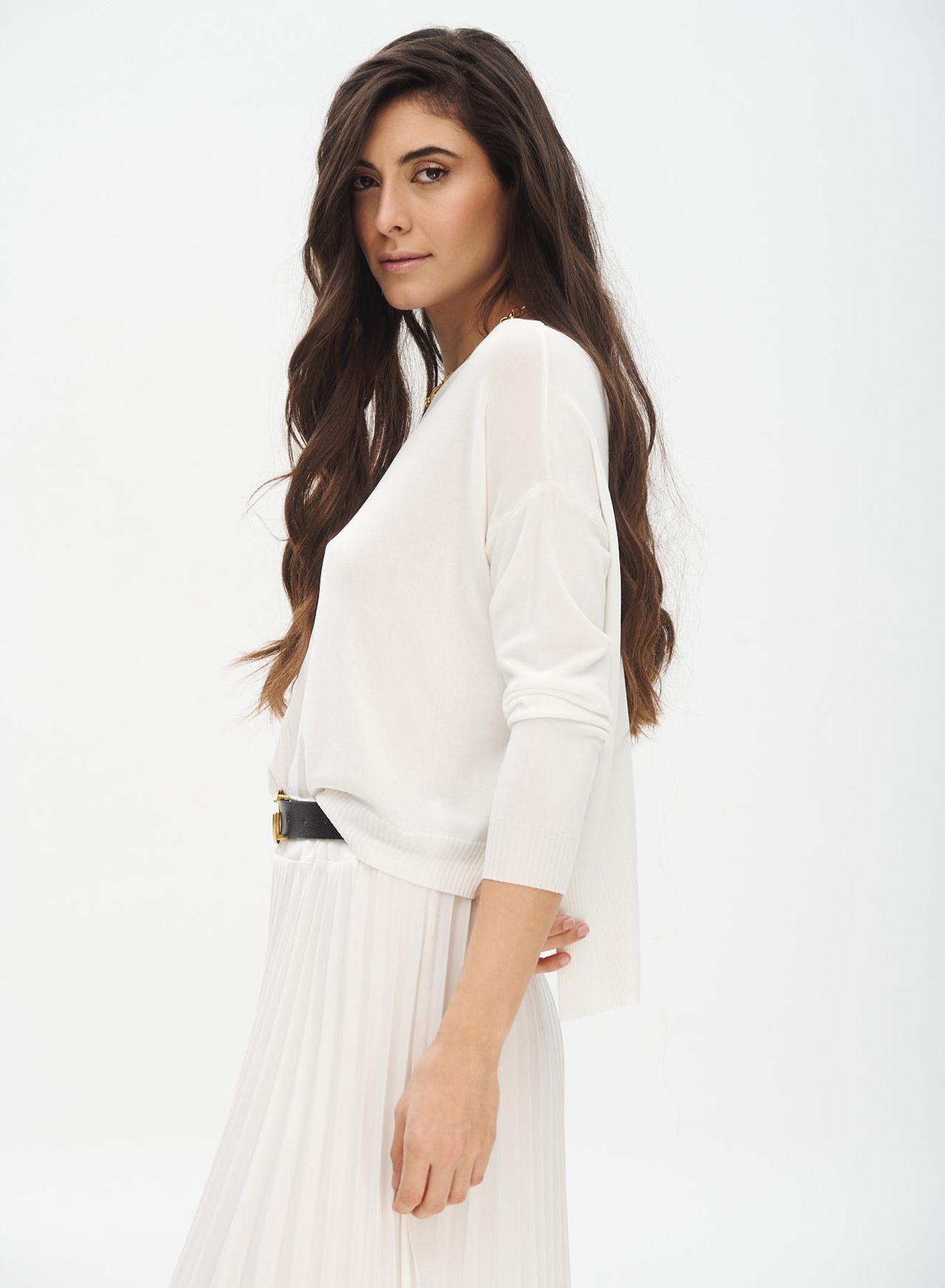 Asymmetric knitted blouse with side slits - 2