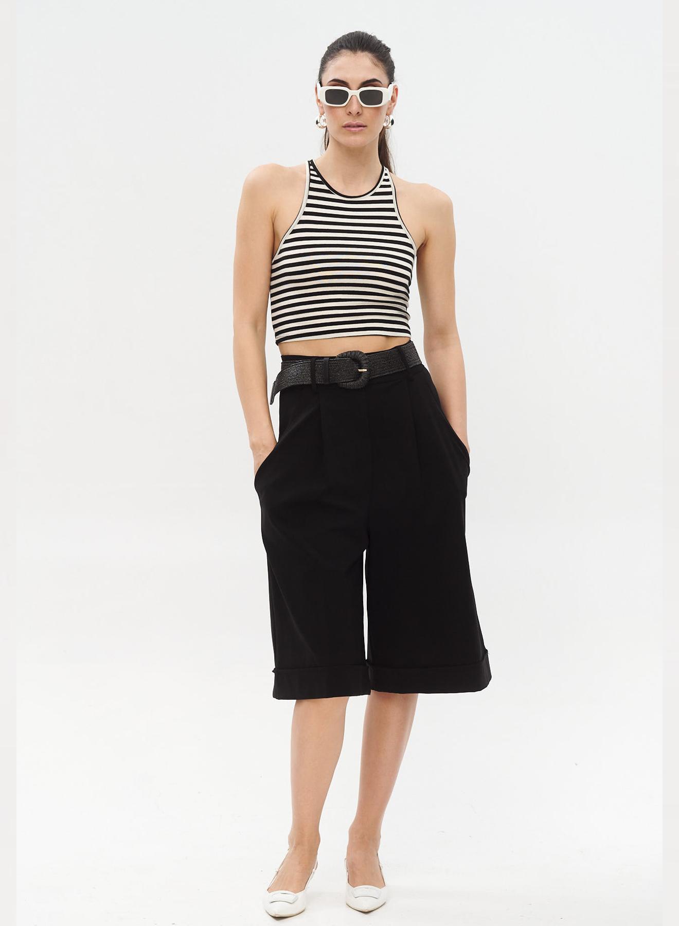 Bermuda shorts with pleat - 1