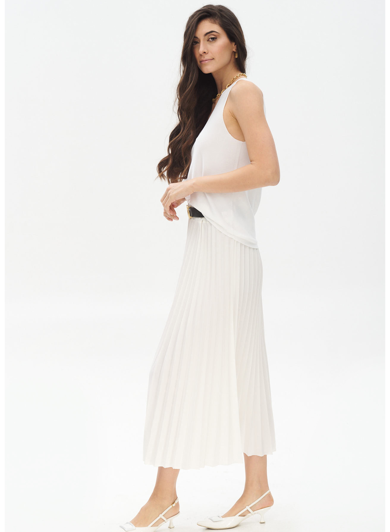 Sleeveless knitted blouse with V neckline - 3