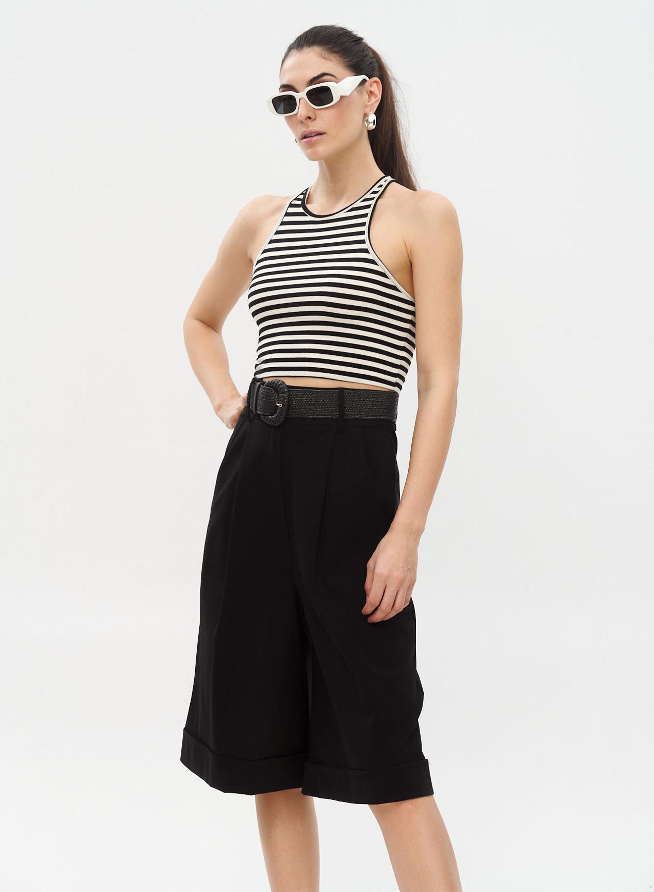 Bermuda shorts with pleat - 3