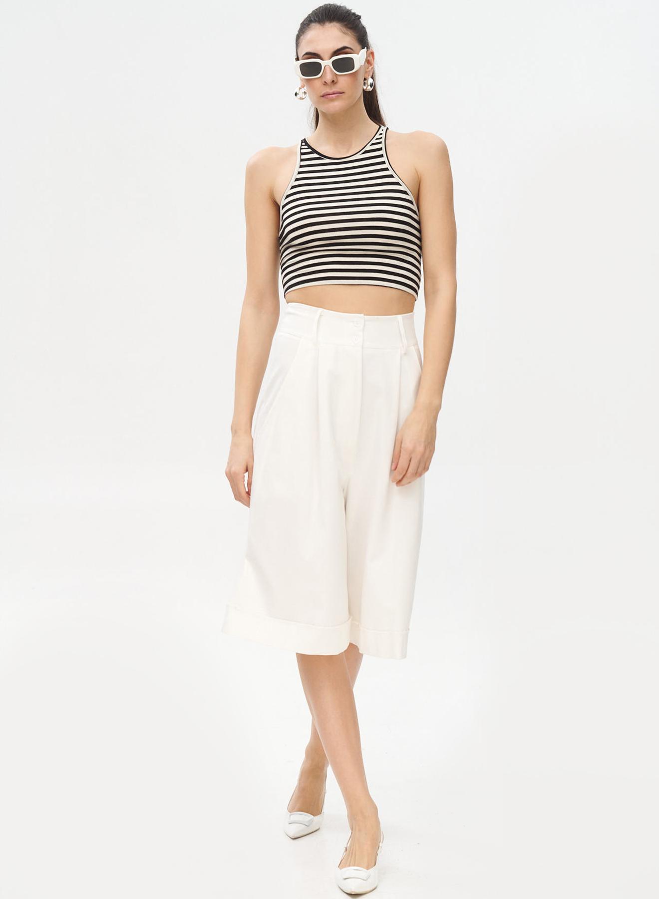 Bermuda shorts with pleat - 3