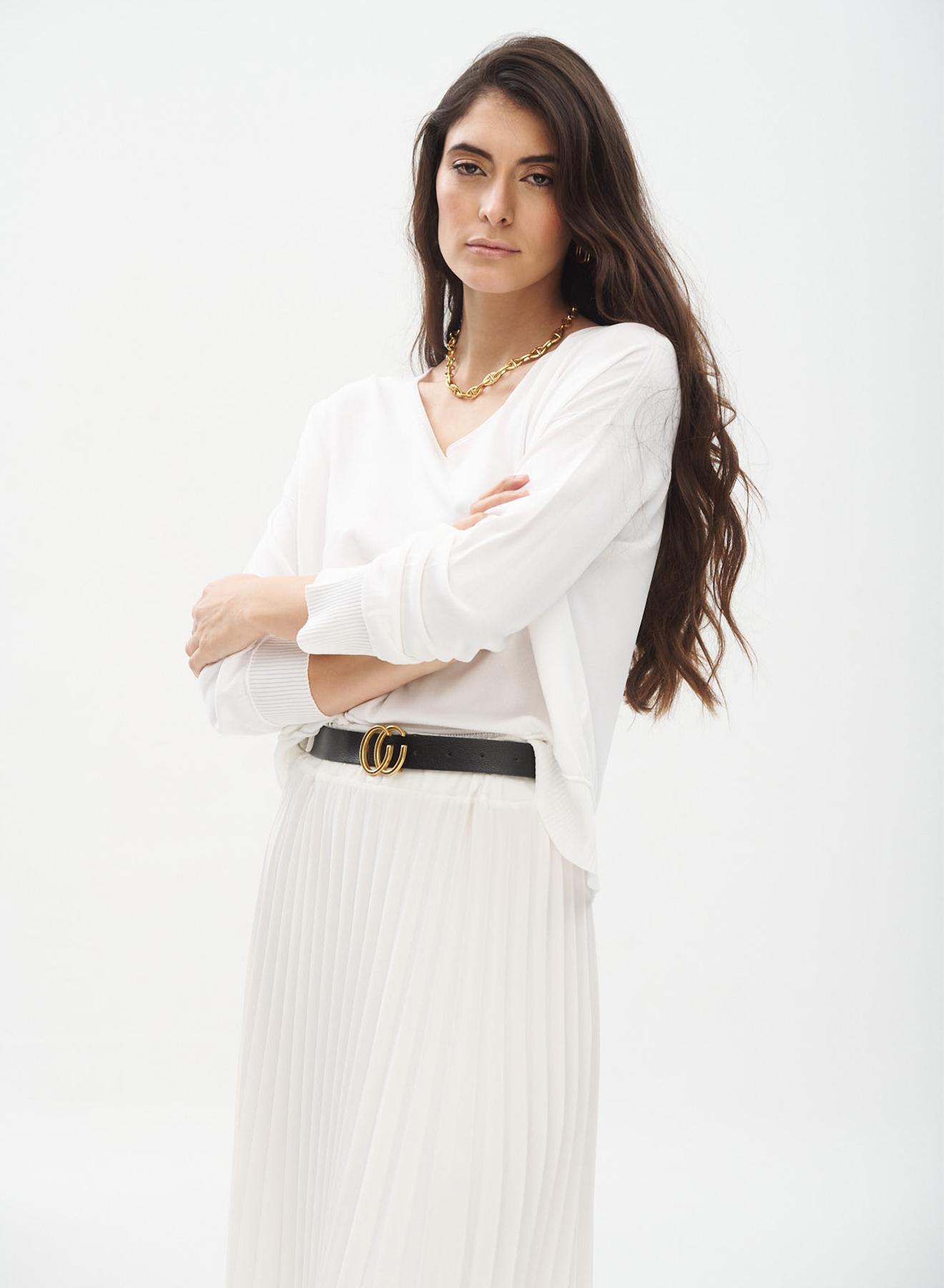 Loose fit knitted blouse with V neckline - 2