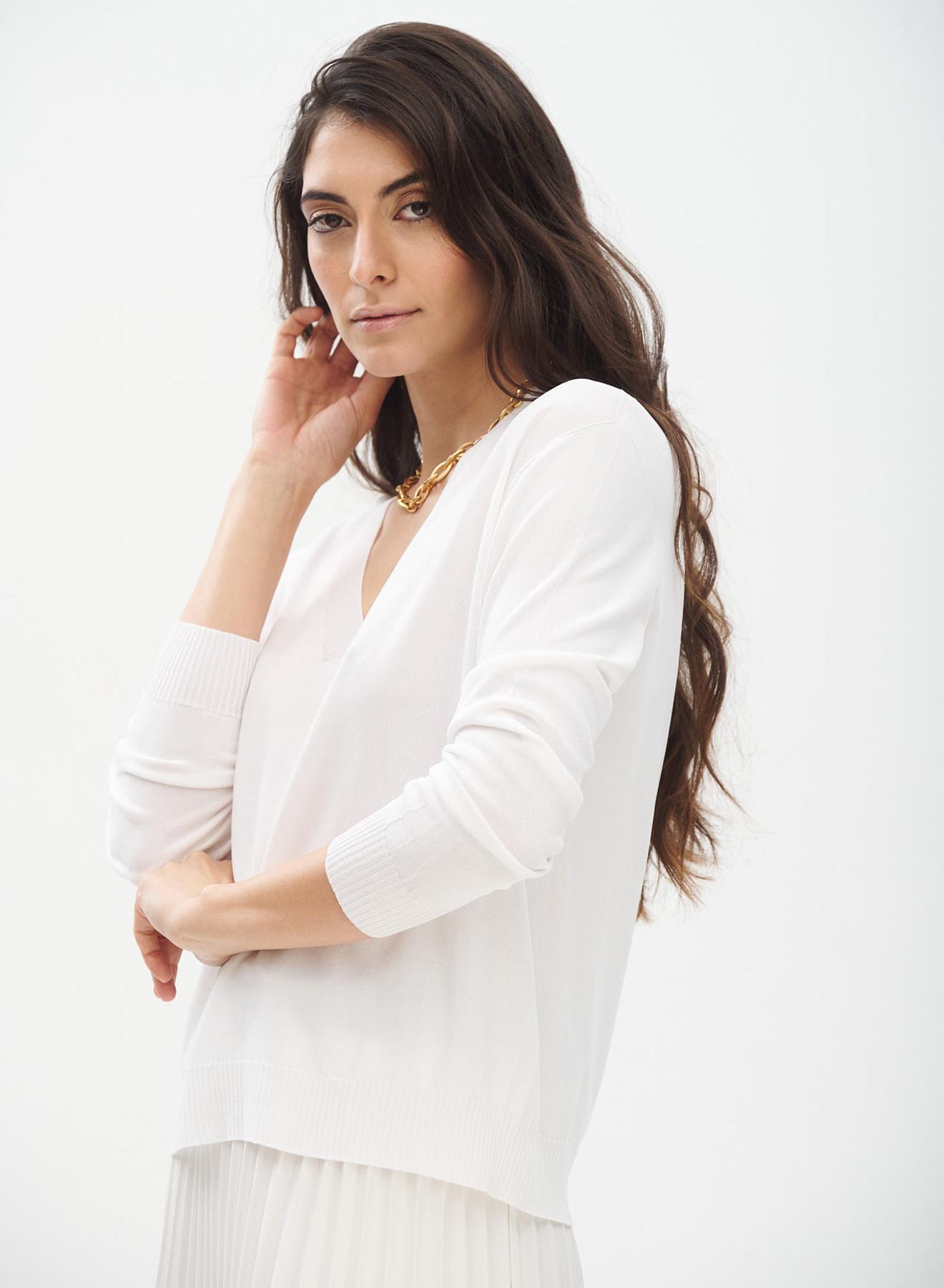 Knitted blouse with V-neckline - 3