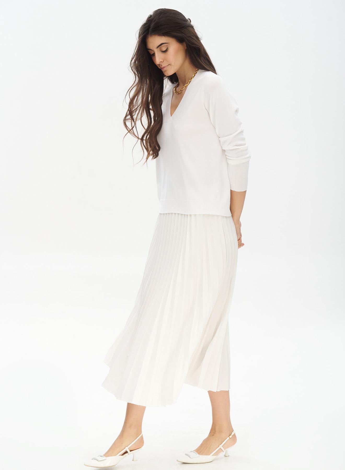Knitted blouse with V-neckline - 4